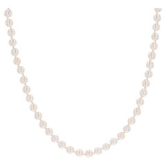 Collar gargantilla de perlas cultivadas con cierre de oro rosa de 18 quilates francés de los años 60