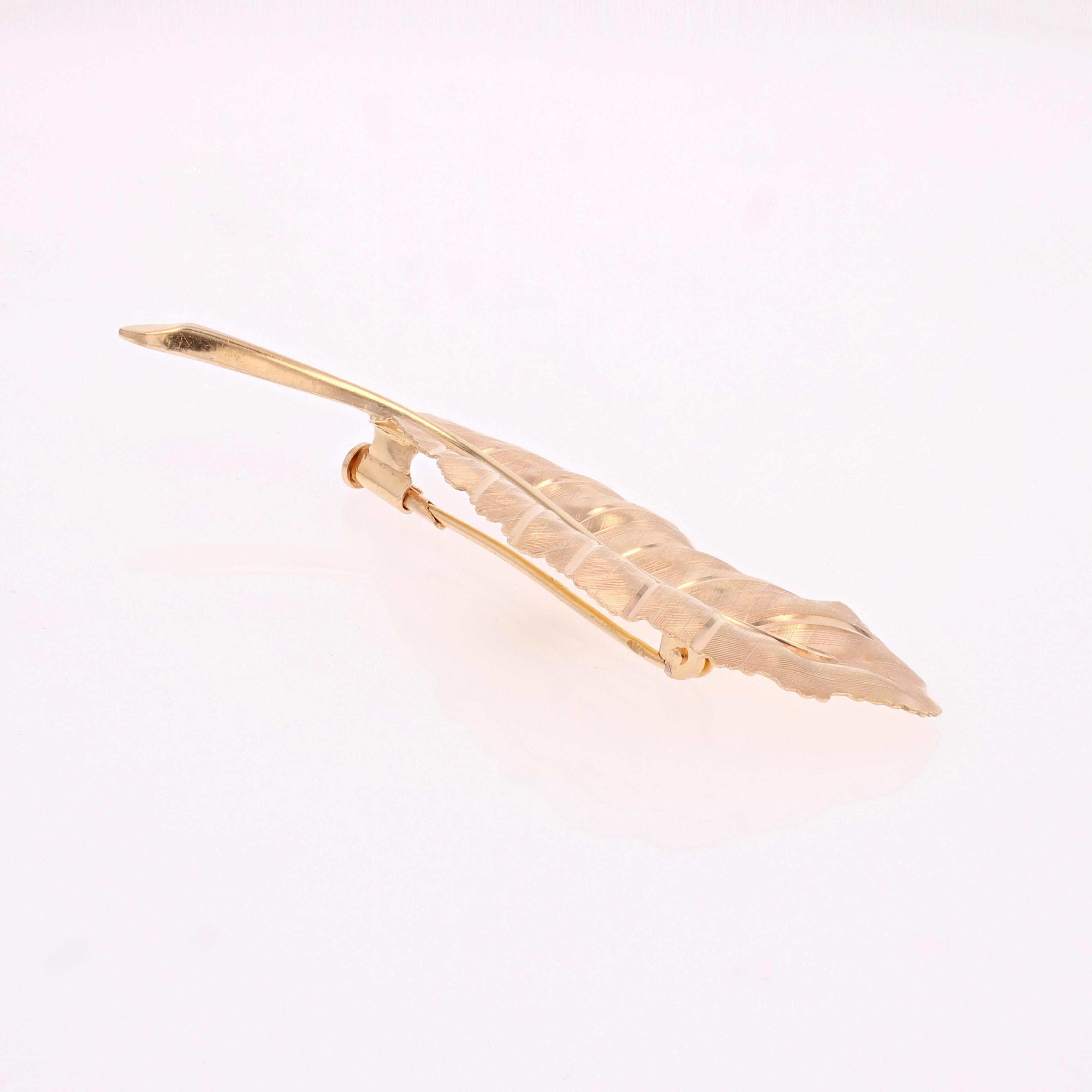 French 1960s 18 Karat Rose Gold Leaf Retro Brooch For Sale 4