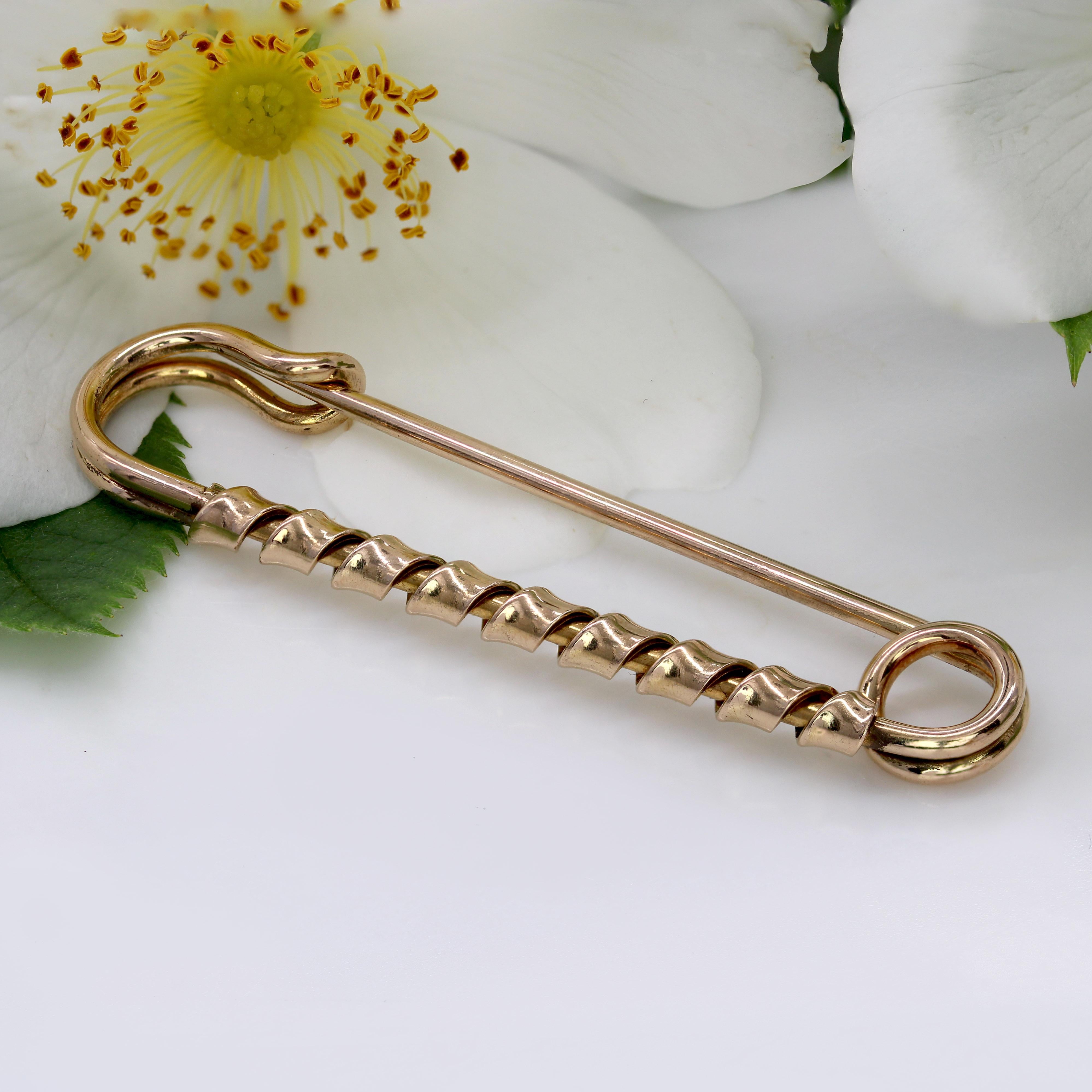 Rétro Spilla di sicurezza retrò francese degli anni '60 in oro rosa 18 carati in vendita