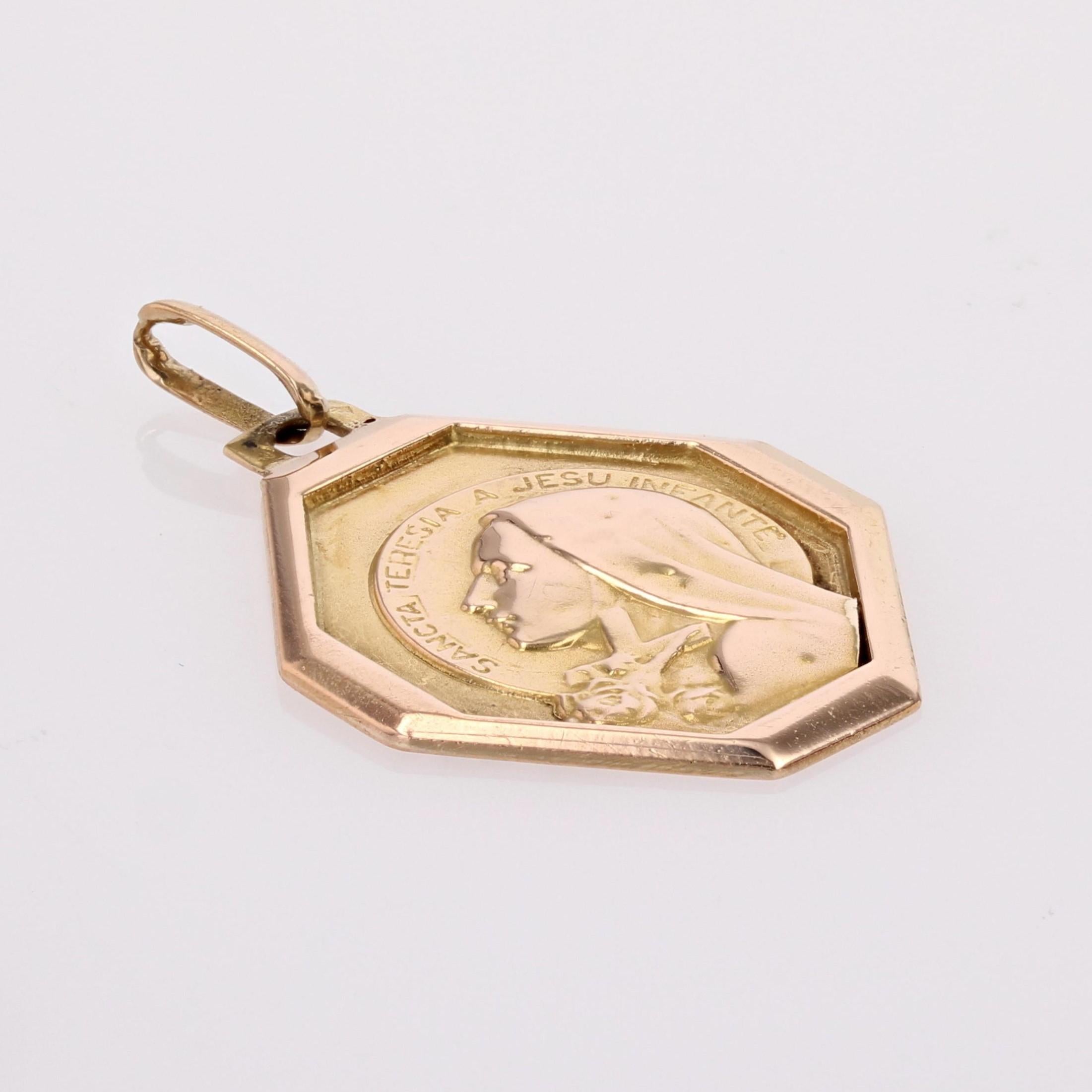 Colgante Medalla Santa Teresa de Oro Rosa de 18 Kilates de los años 60 franceses Retro en venta