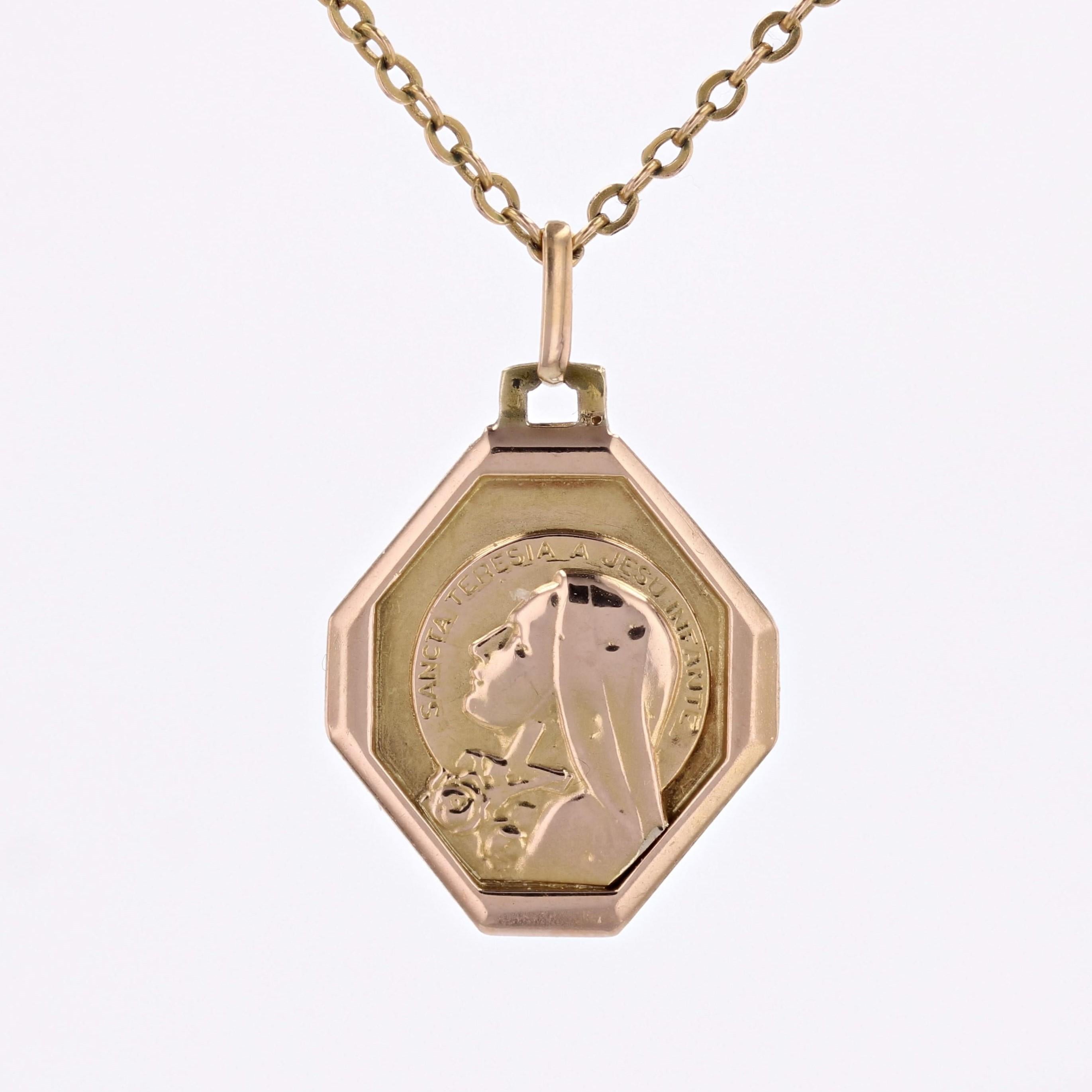 Colgante Medalla Santa Teresa de Oro Rosa de 18 Kilates de los años 60 franceses en venta 3