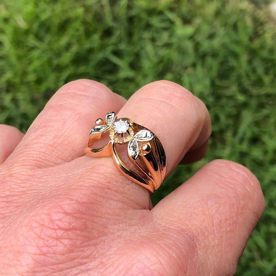 French 1960s 18 Karat Rose Gold White Gold Diamond Ring 5