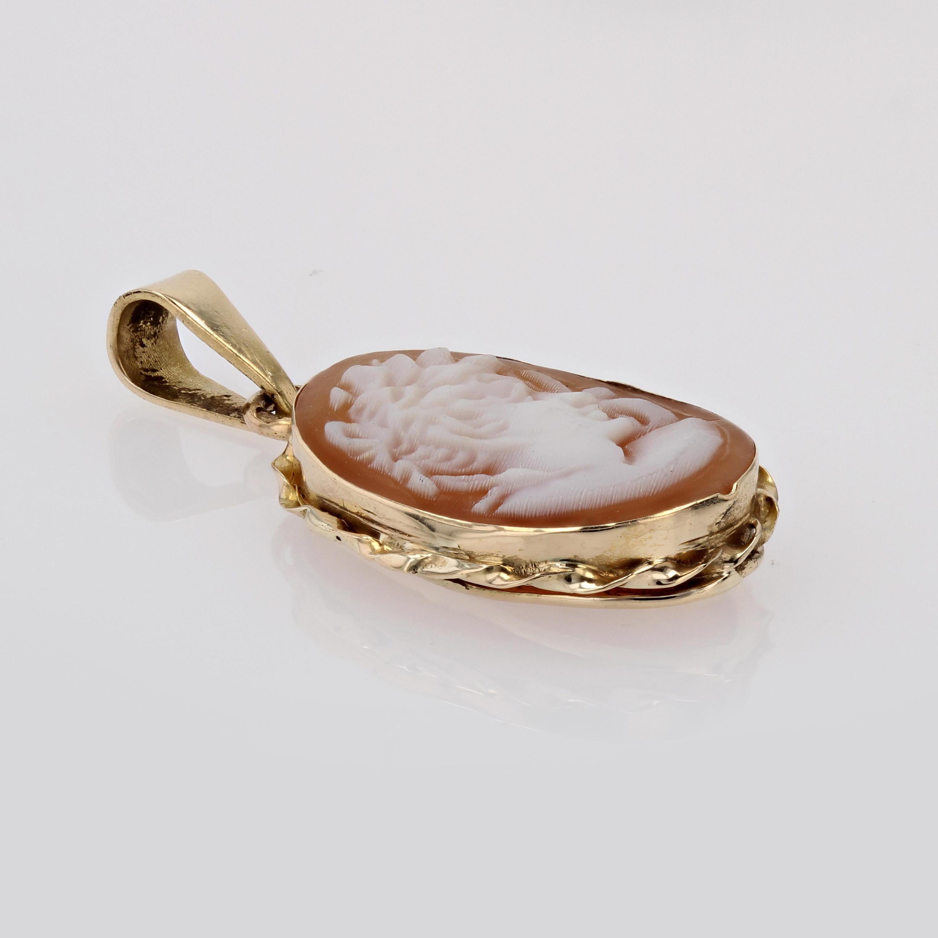 Retro French 1960s 18 Karat Yellow Gold Cameo Pendant