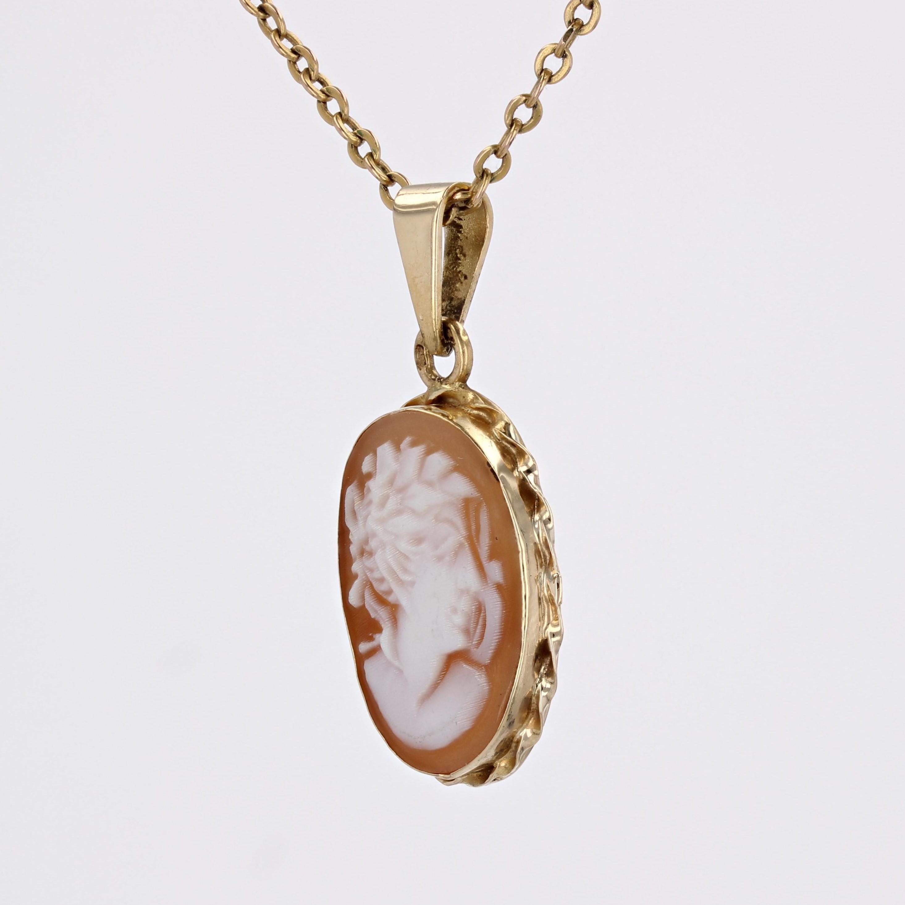 Women's French 1960s 18 Karat Yellow Gold Cameo Pendant