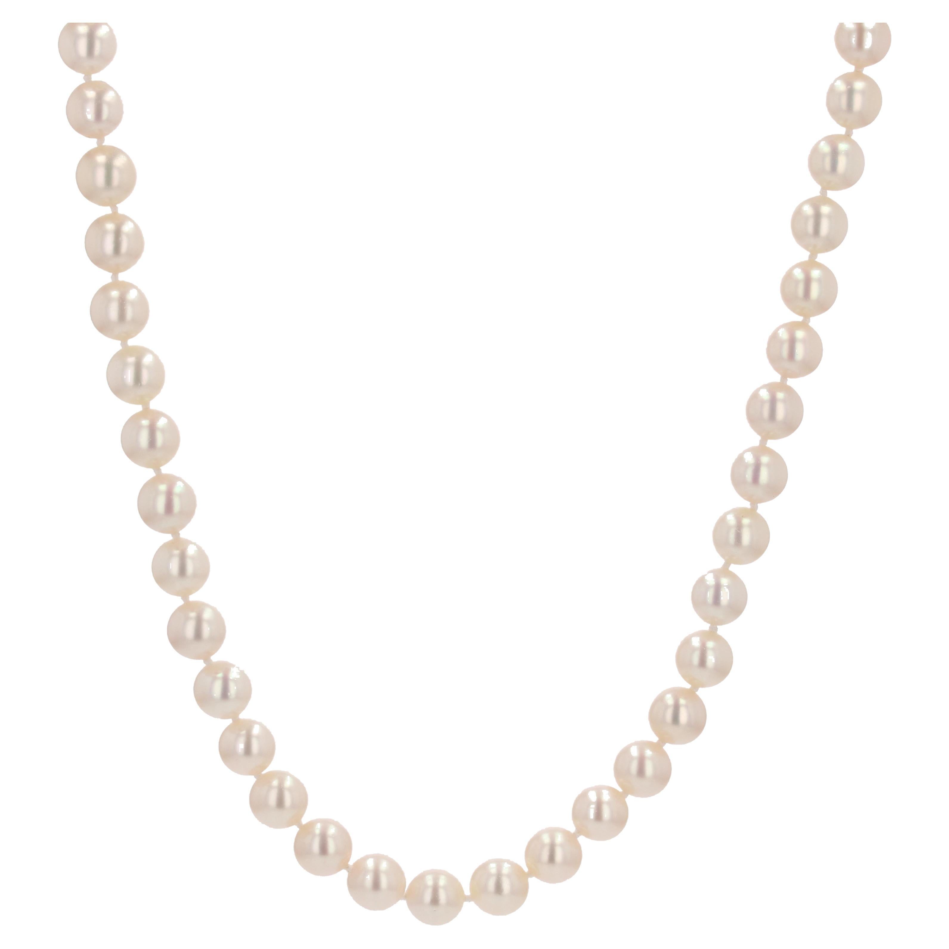 French 1960s 18 Karat Yellow Gold Chiseled Clasp Cultured Pearl Choker Necklace