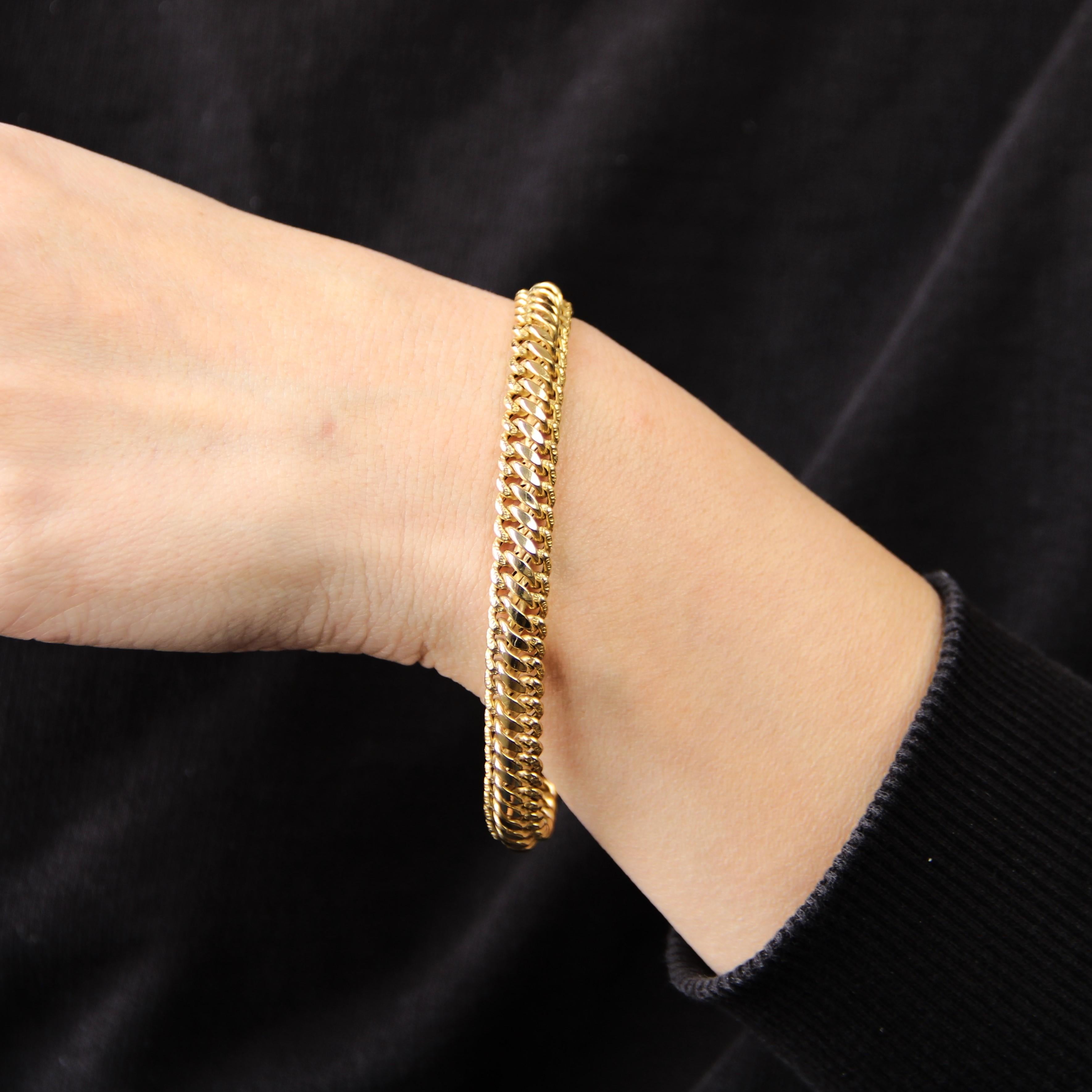 French 1960s 18 Karat Yellow Gold Chiseled Curb Retro Bracelet For Sale 1