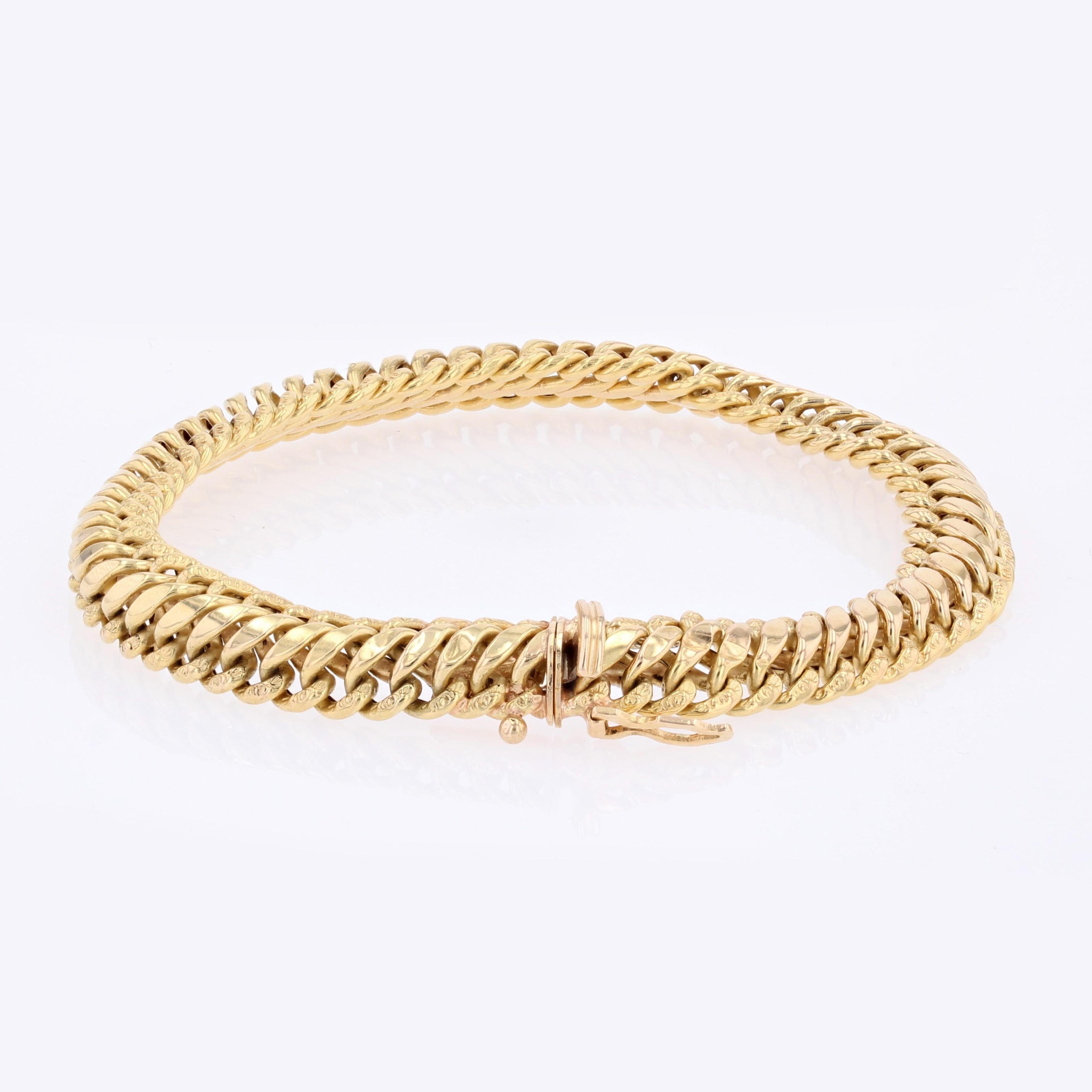 French 1960s 18 Karat Yellow Gold Chiseled Curb Retro Bracelet For Sale 3