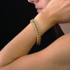 French 1960s 18 Karat Yellow Gold Chiseled Mesh Curb Bracelet