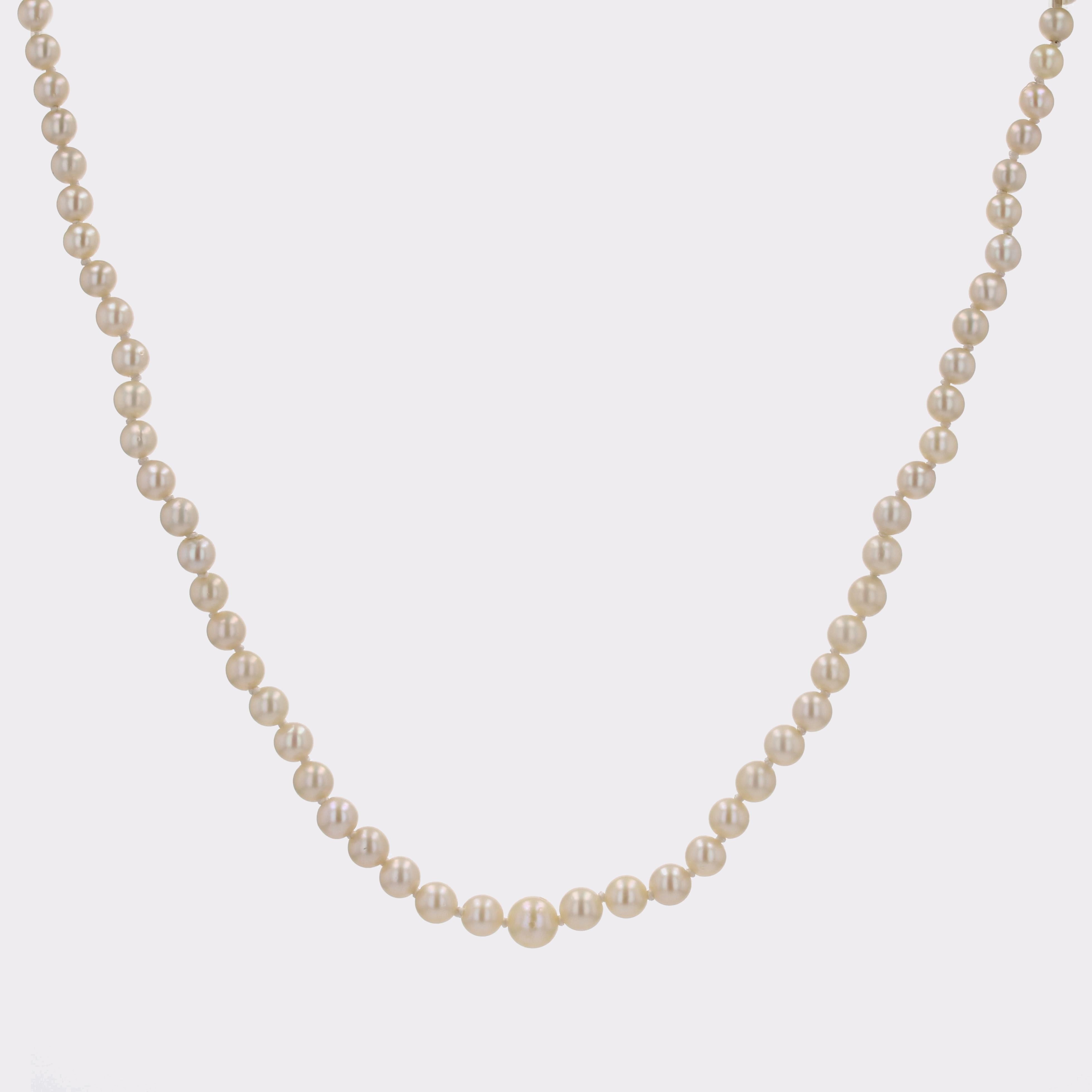 French 1960s 18 Karat Yellow Gold Clasp Cultured Pearl Necklace 6