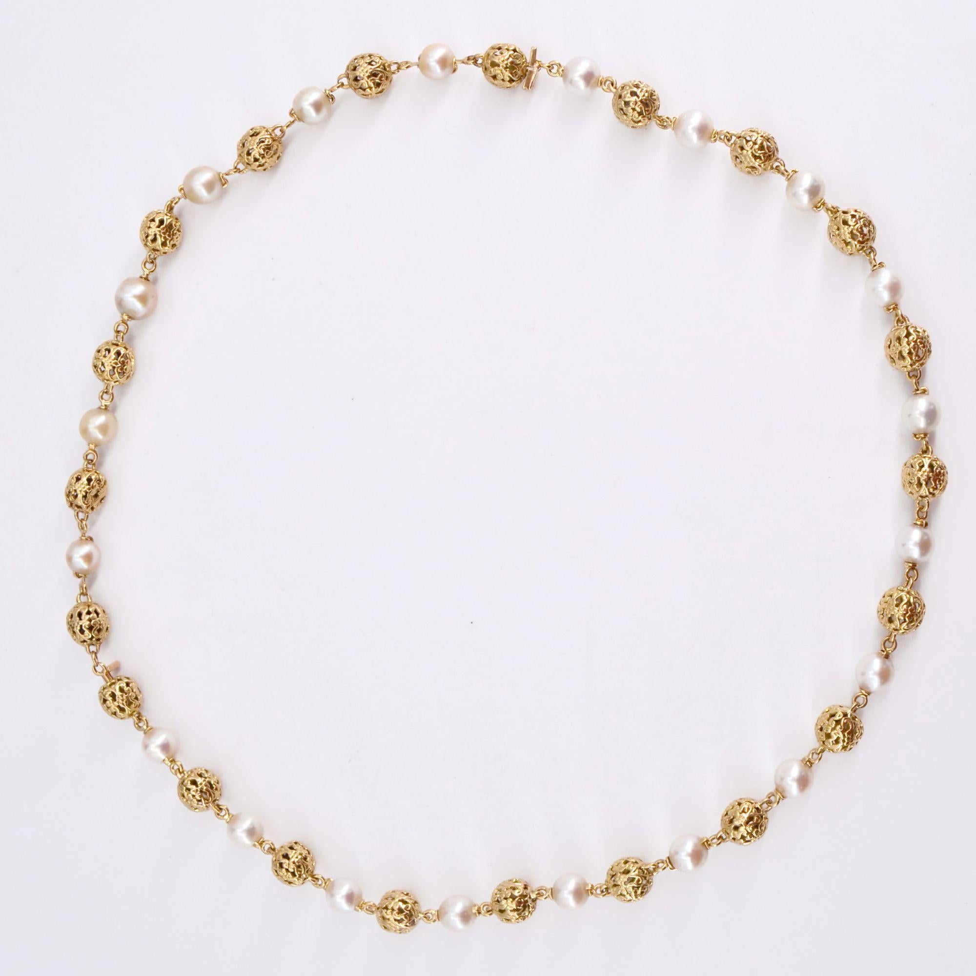 French 1960s 18 Karat Yellow Gold Cultured Pearls Convertible Necklace For Sale 7
