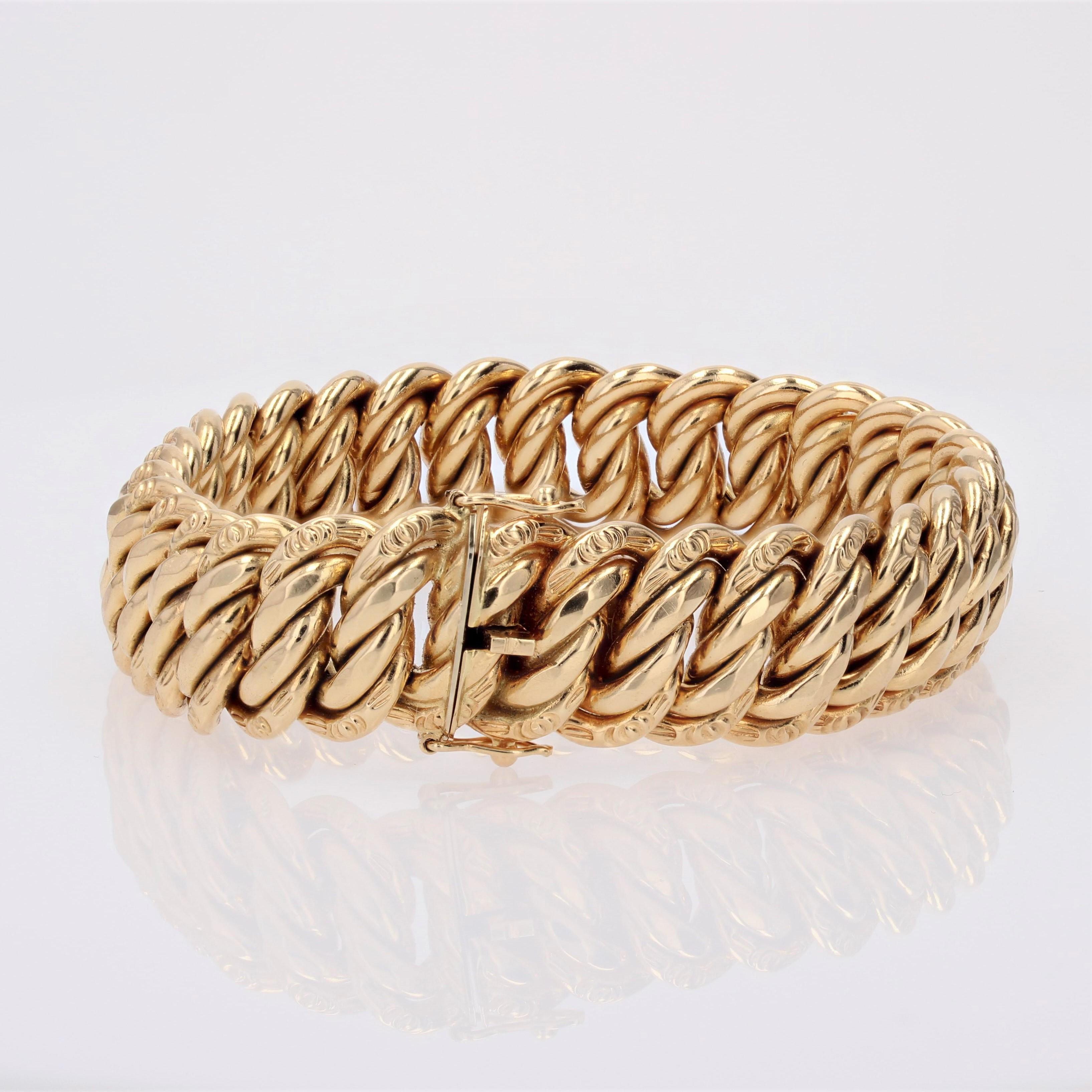 French 1960s 18 Karat Yellow Gold Curb Bracelet In Excellent Condition In Poitiers, FR