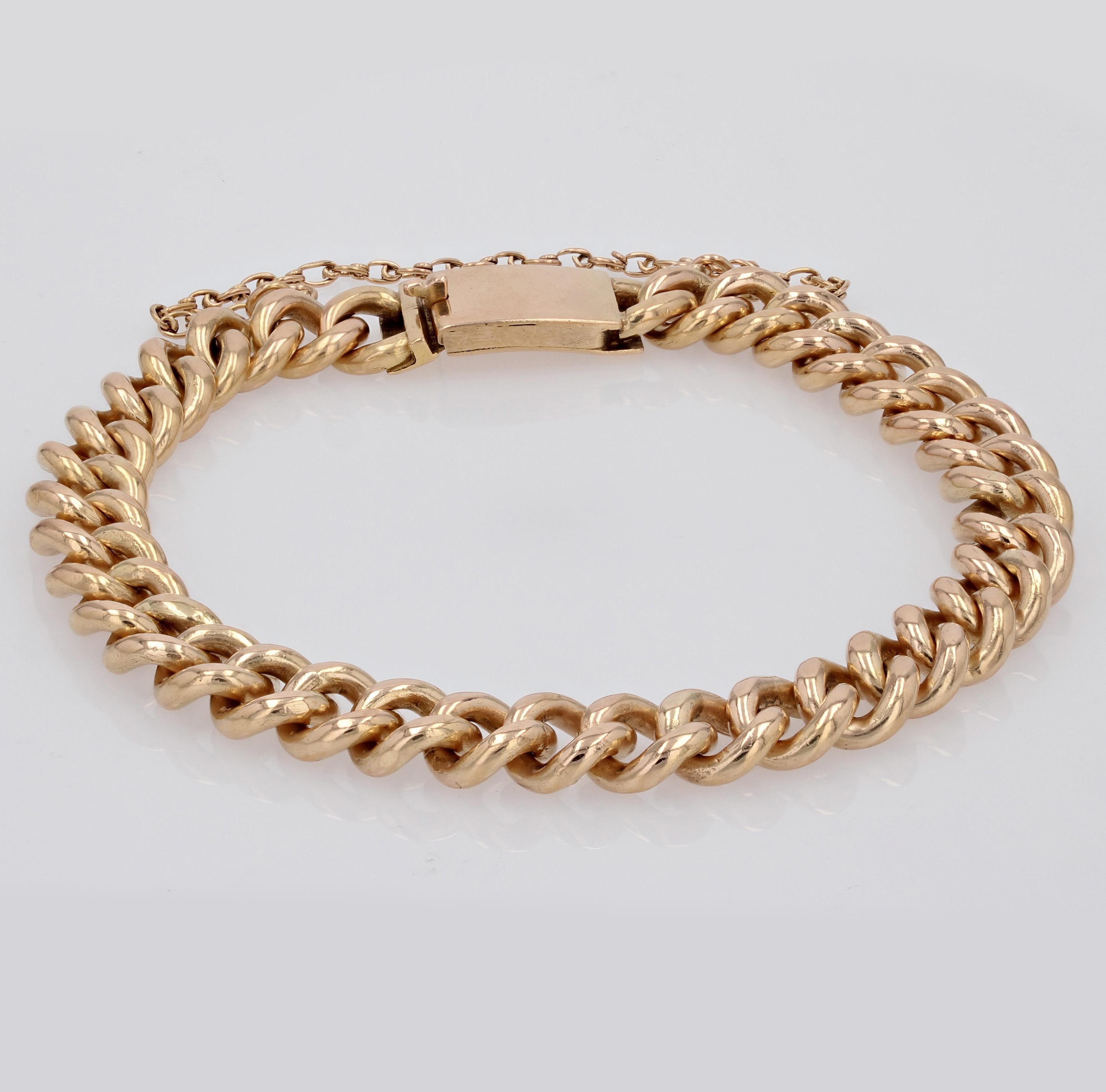 French 1960s 18 Karat Yellow Gold Curb Chain Bracelet In Excellent Condition For Sale In Poitiers, FR