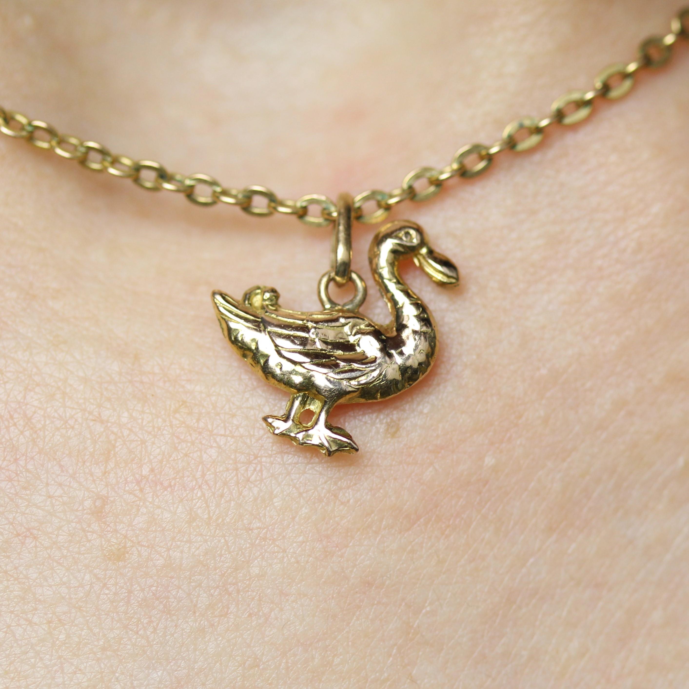 Französischer Duck Charm-Anhänger aus 18 Karat Gelbgold, 1960er Jahre im Angebot 1