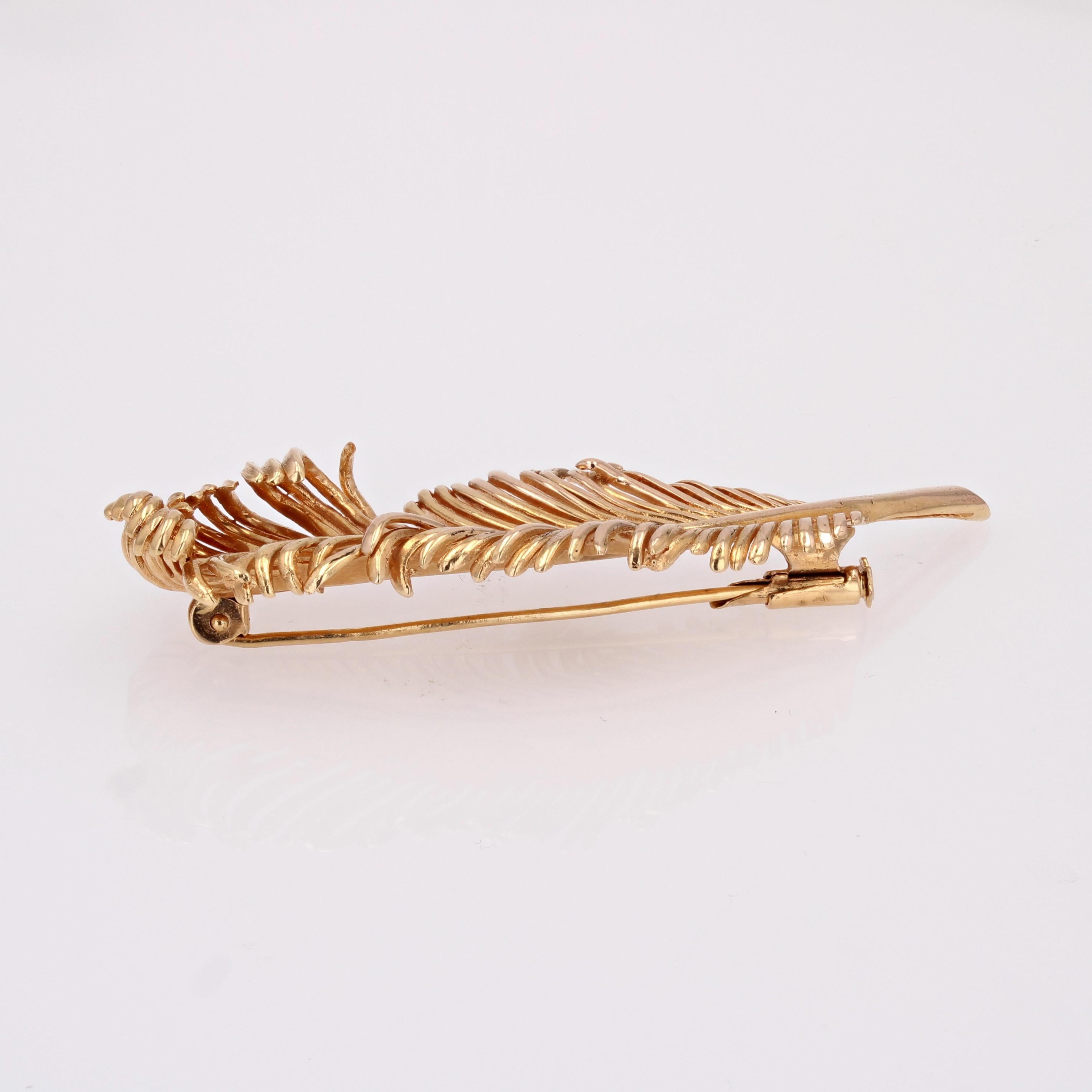 French 1960s 18 Karat Yellow Gold Feather Retro Brooch For Sale 7