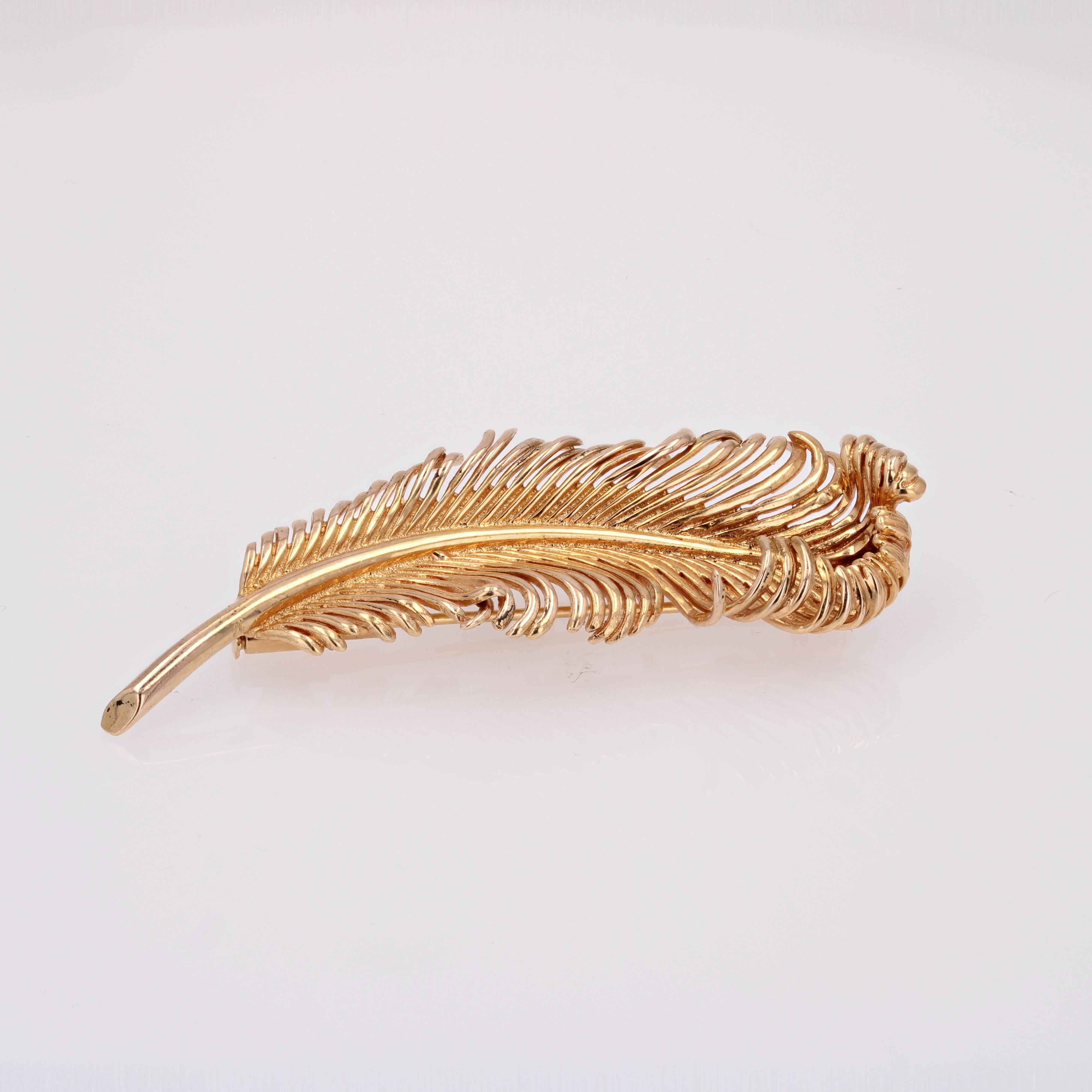 Women's French 1960s 18 Karat Yellow Gold Feather Retro Brooch For Sale