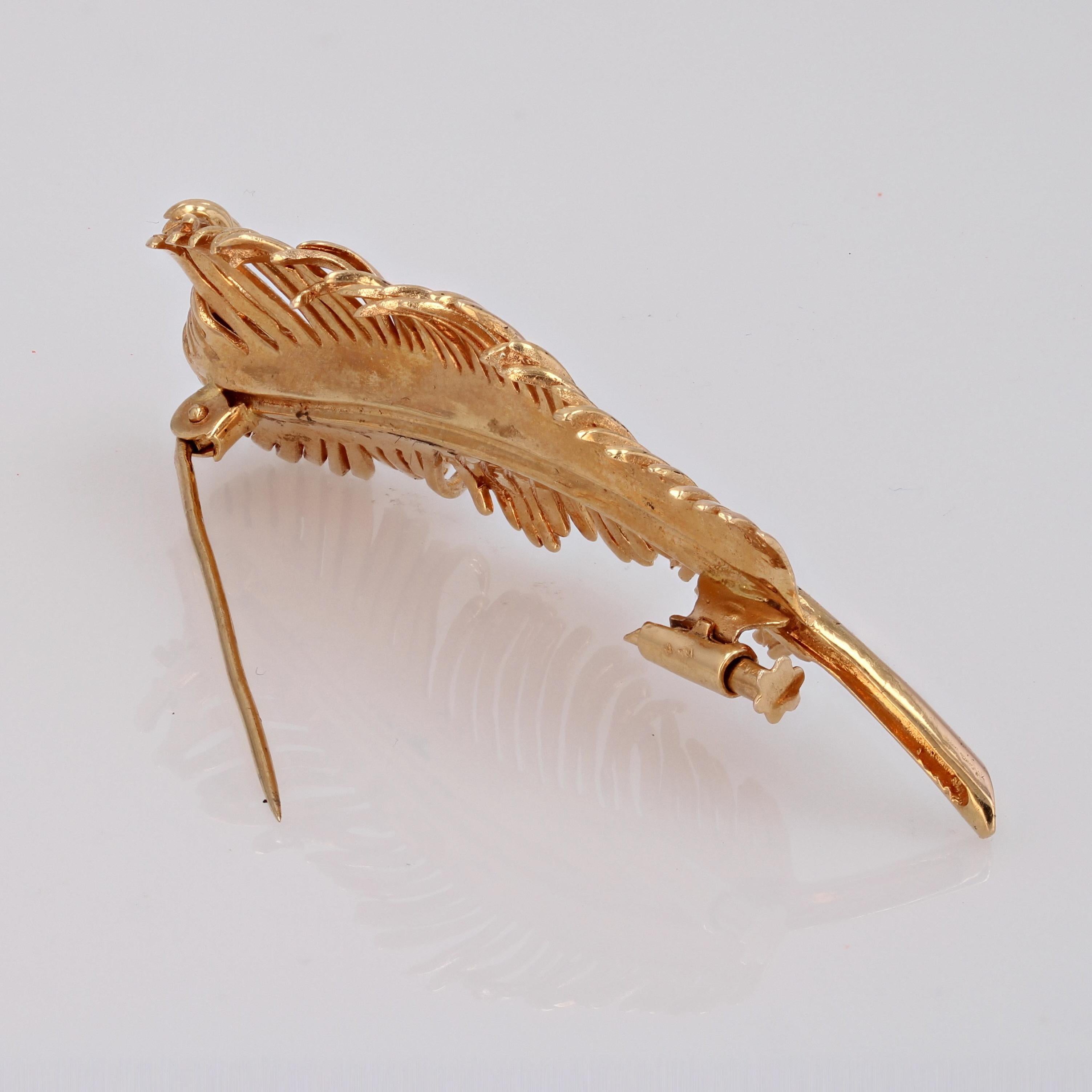 French 1960s 18 Karat Yellow Gold Feather Retro Brooch For Sale 5