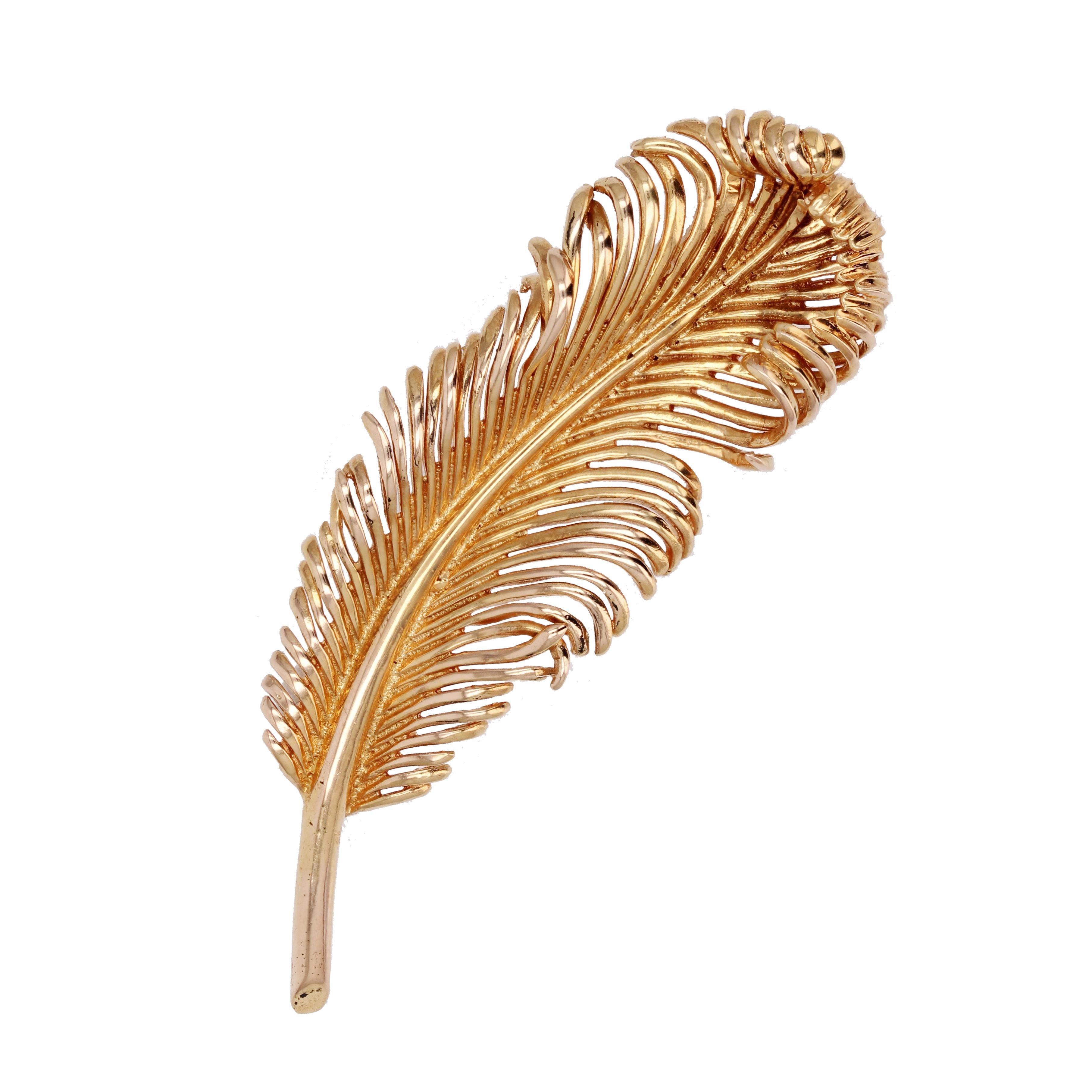 French 1960s 18 Karat Yellow Gold Feather Retro Brooch For Sale
