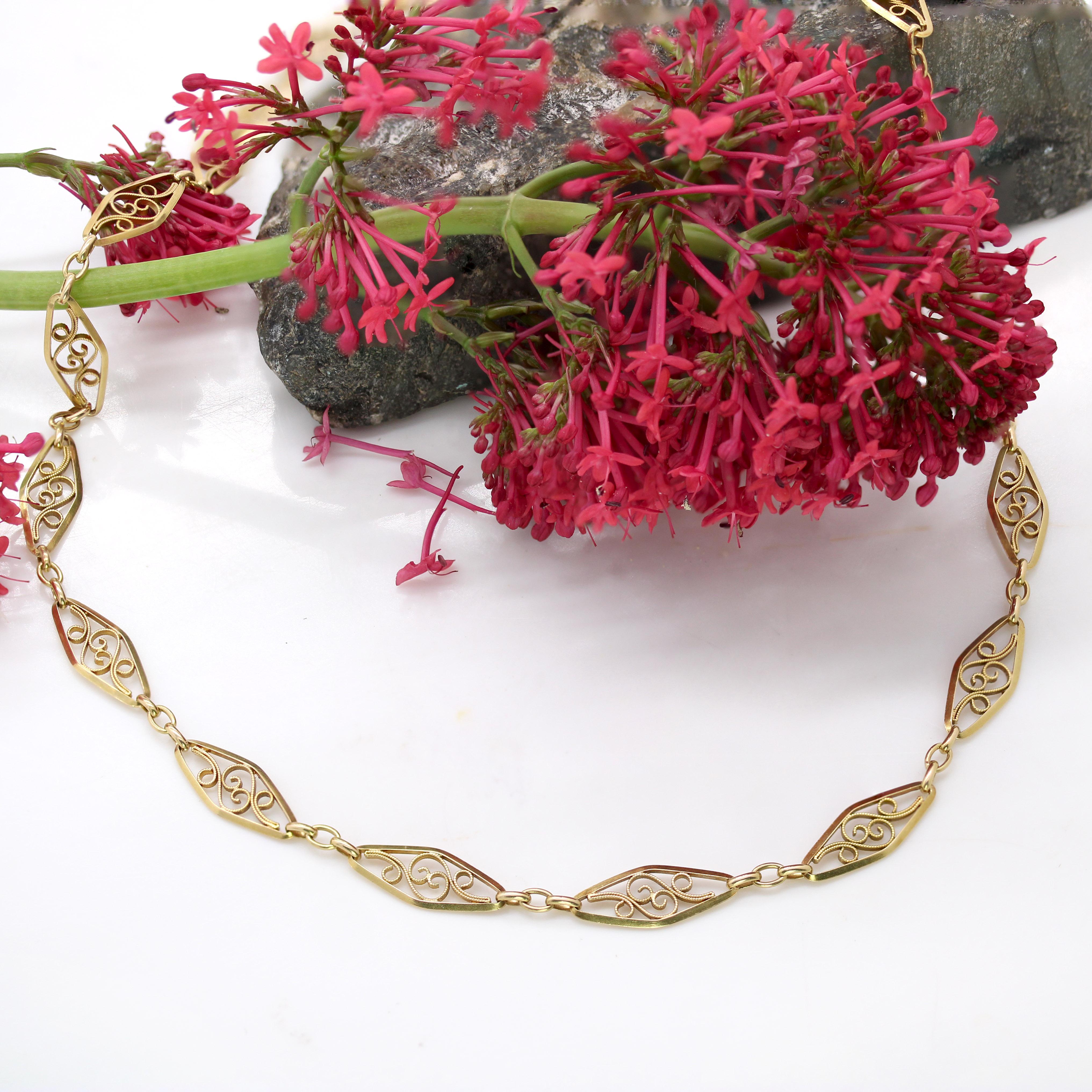 Retro French 1960s 18 Karat Yellow Gold Filigree Chain Necklace For Sale