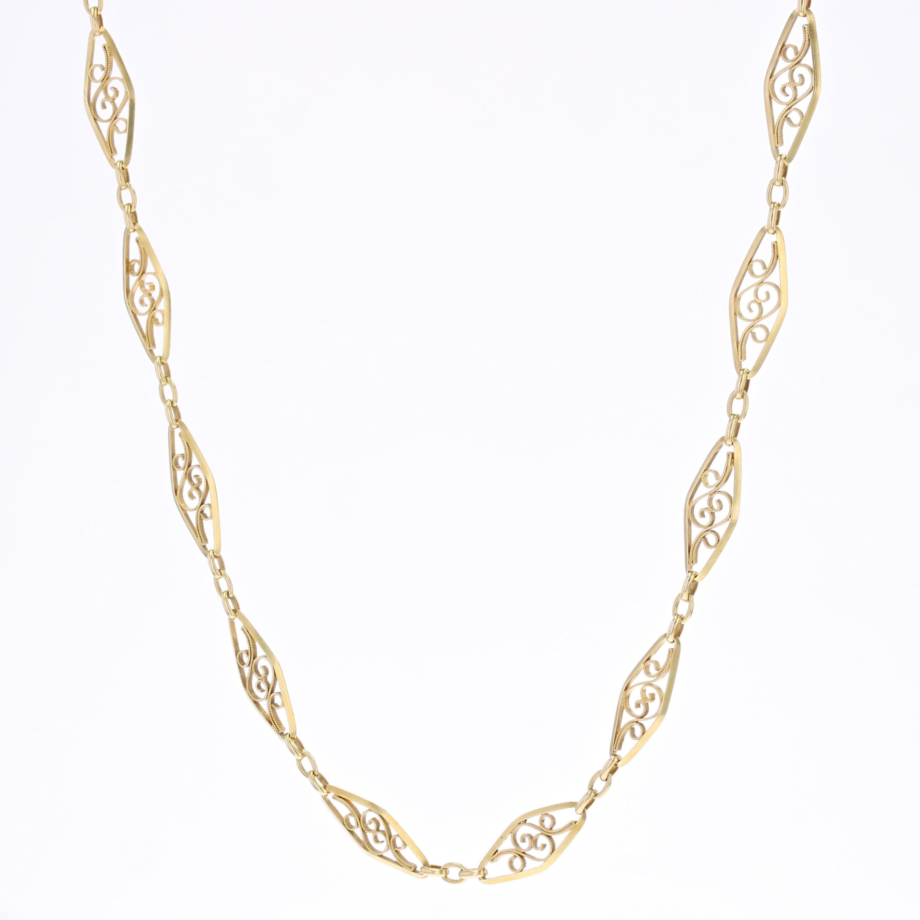 French 1960s 18 Karat Yellow Gold Filigree Chain Necklace For Sale 1