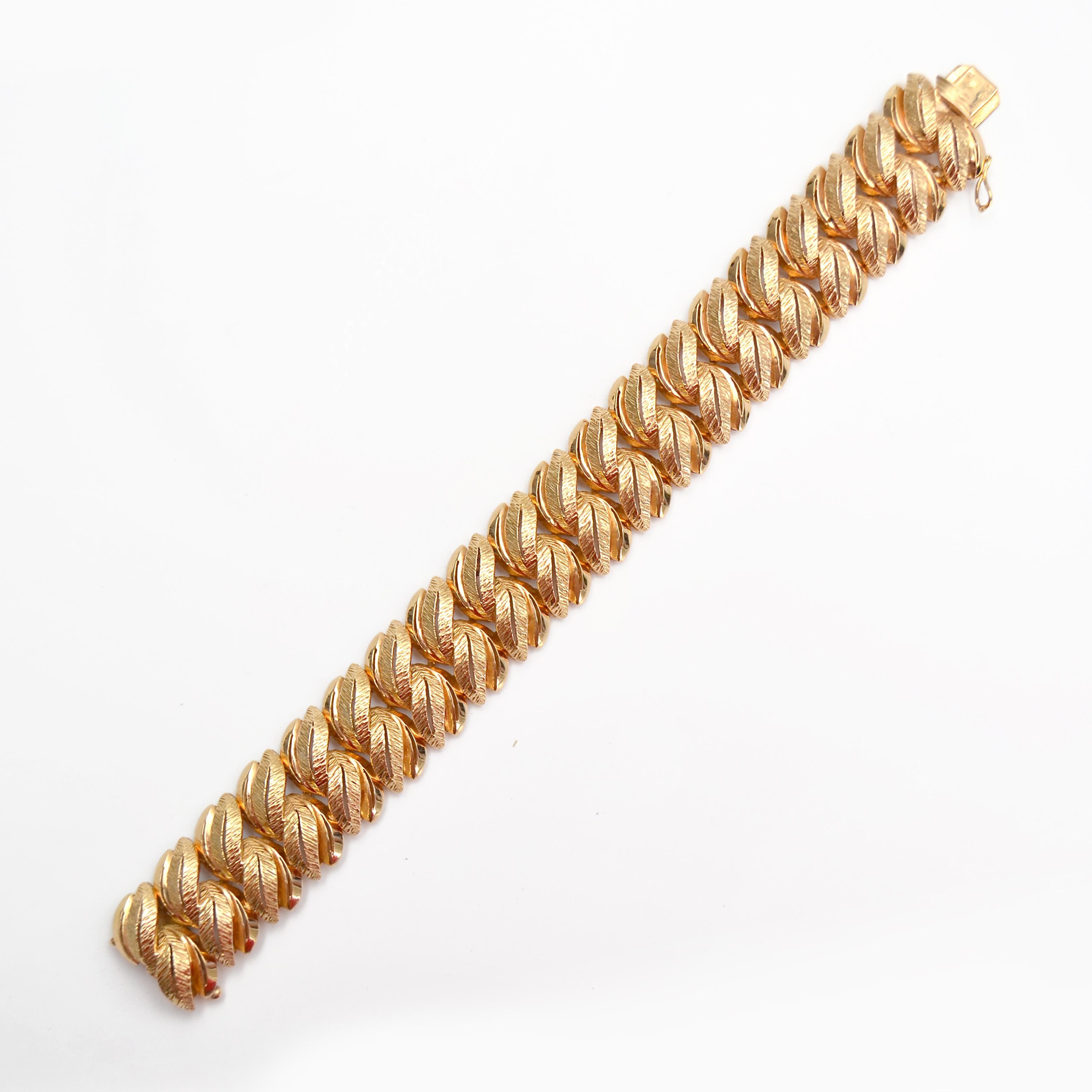 Women's French 1960s 18 Karat Yellow Gold Leaf Retro Bracelet