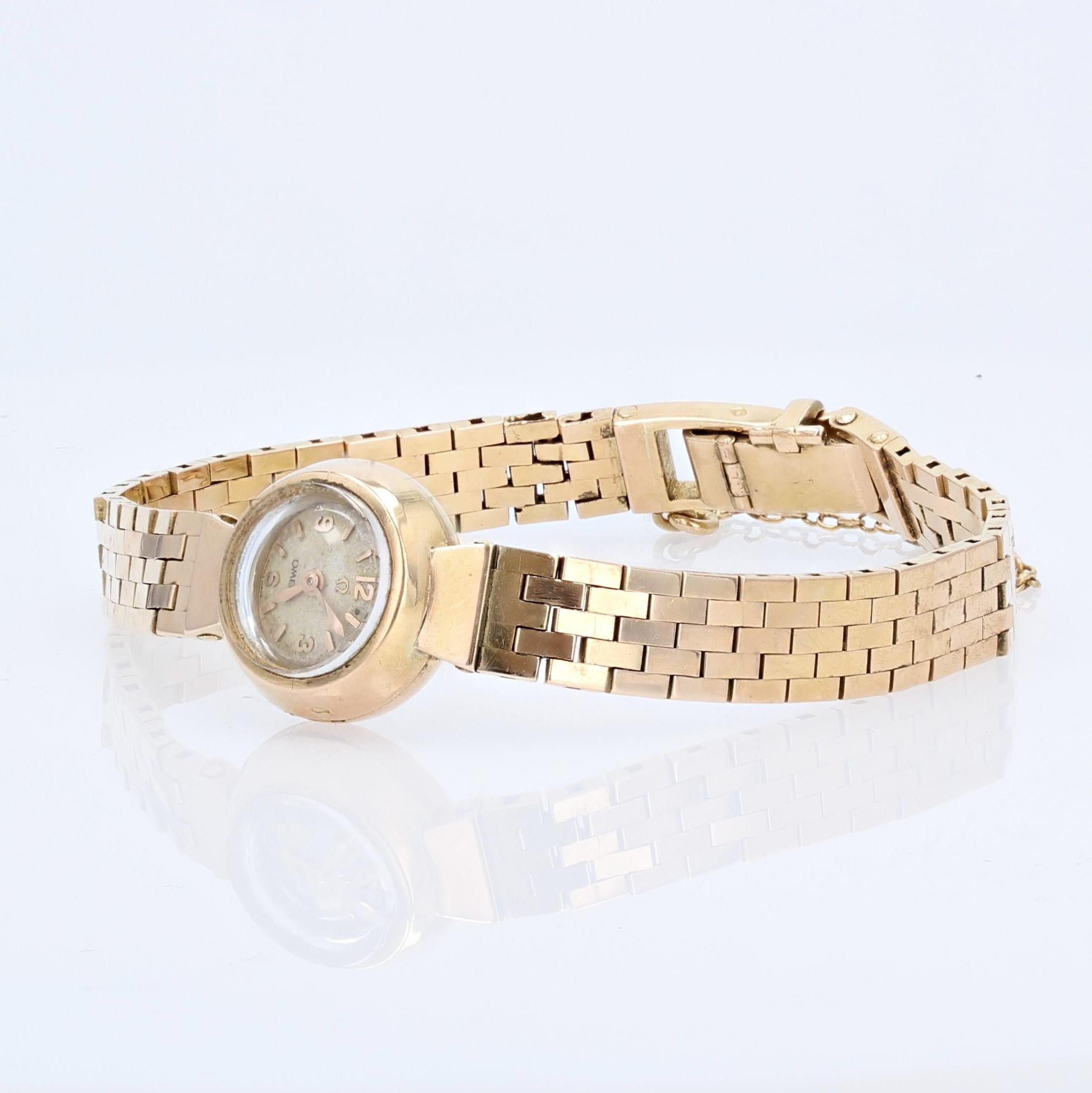 French, 1960s, 18 Karat Yellow Gold Omega Lady's Watch In Good Condition For Sale In Poitiers, FR