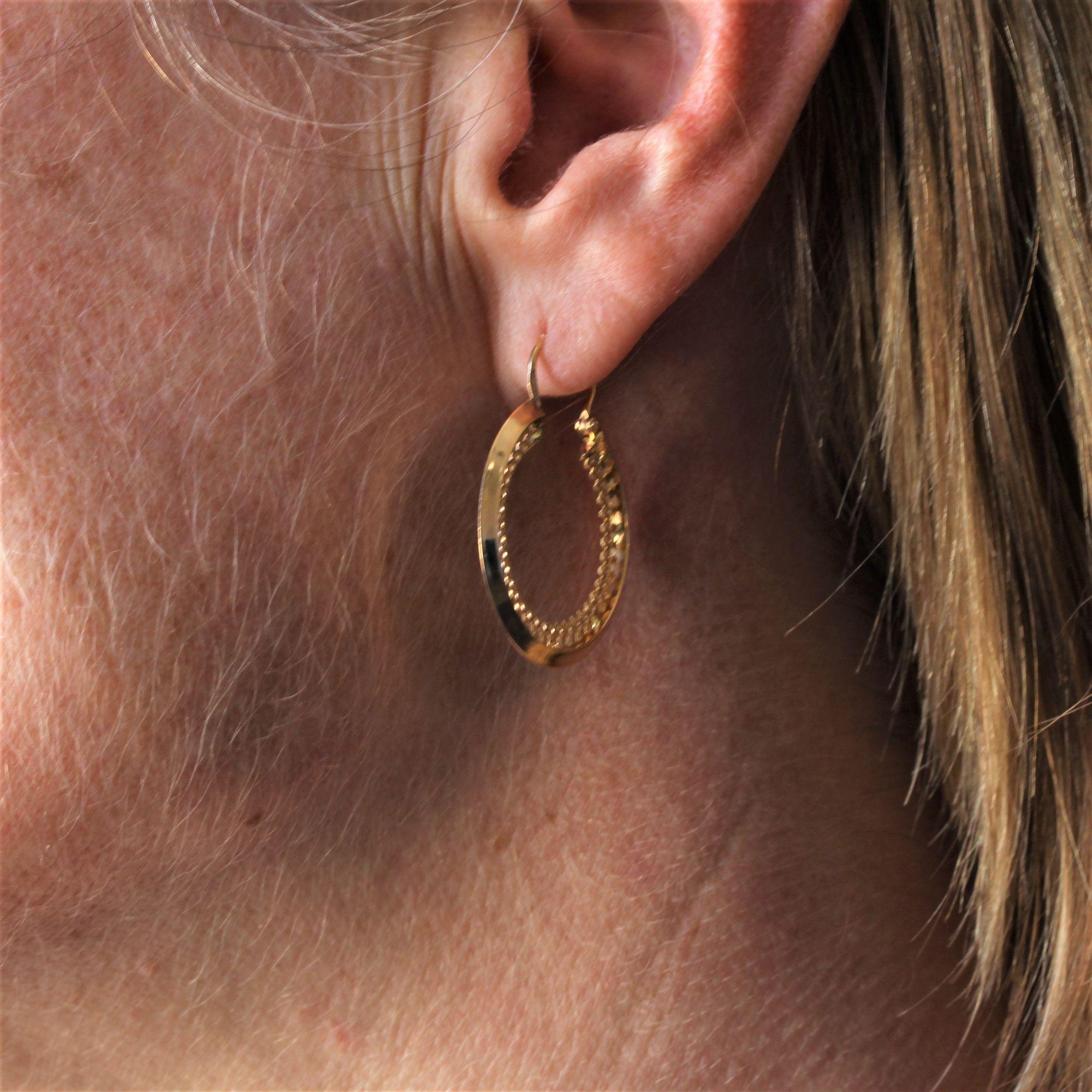 Women's French 1960s 18 Karat Yellow Gold Openwork Hoop Earrings