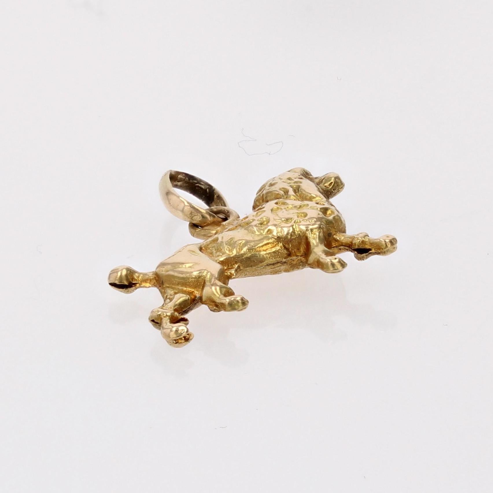 Rétro Pendentif en or jaune 18 carats avec breloque caniche des années 1960 en vente