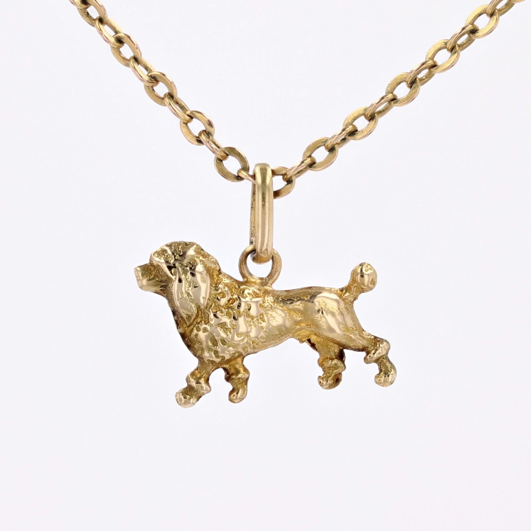 Pendentif en or jaune 18 carats avec breloque caniche des années 1960 Bon état - En vente à Poitiers, FR