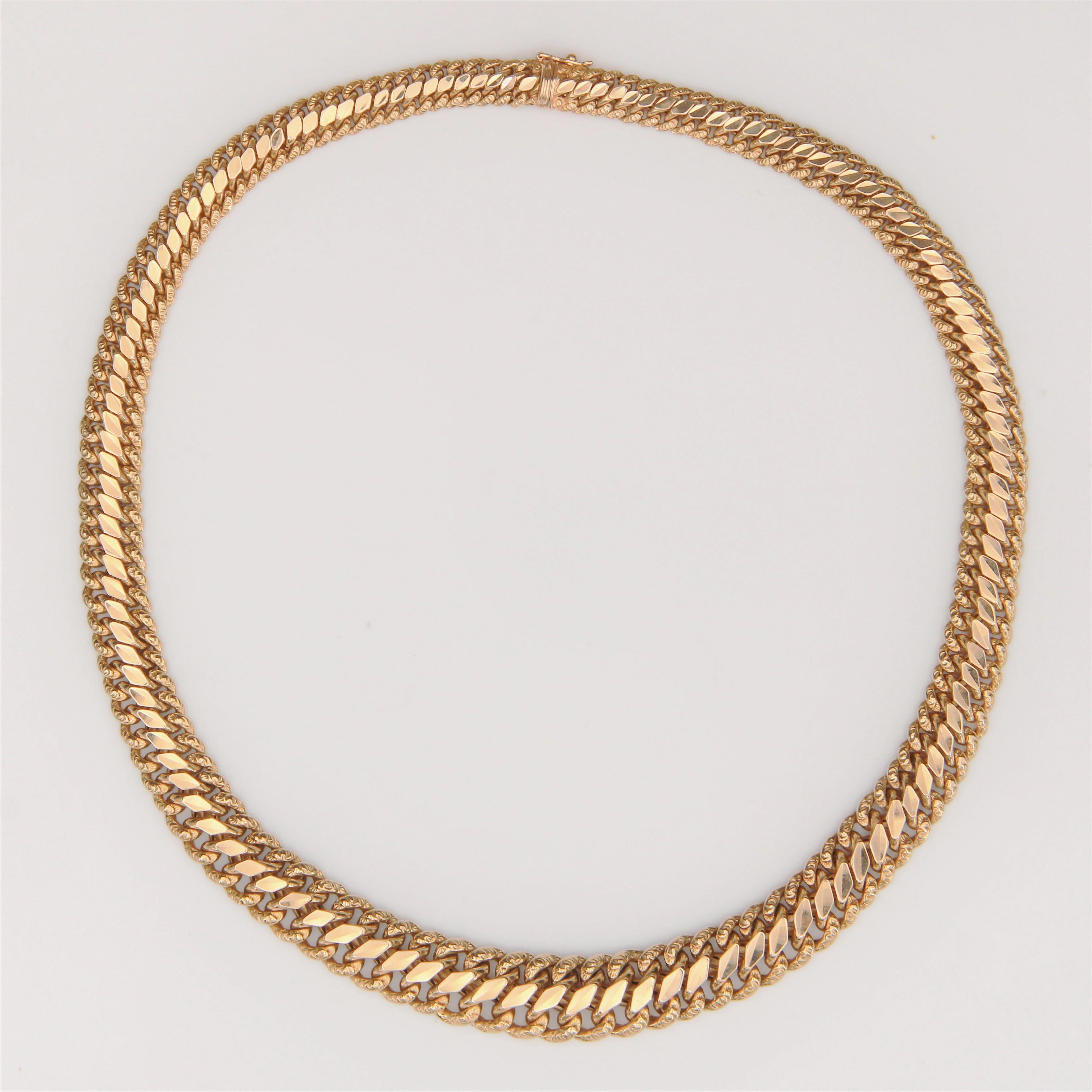French 1960s 18 Karat Yellow Gold Retro Curb Chain Necklace In Good Condition For Sale In Poitiers, FR