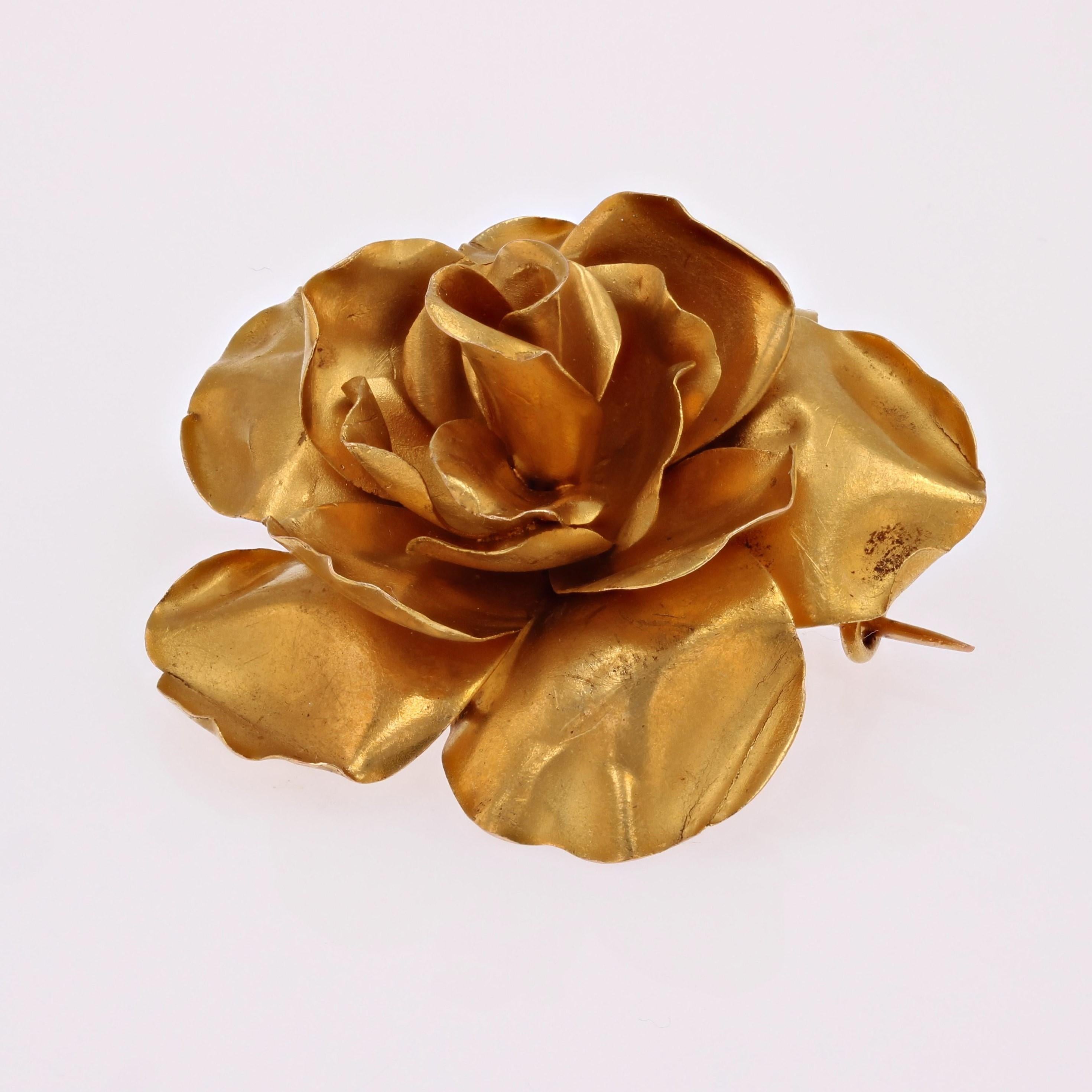 Broche rétro bouton de rose en or jaune 18 carats des années 1960 Bon état - En vente à Poitiers, FR