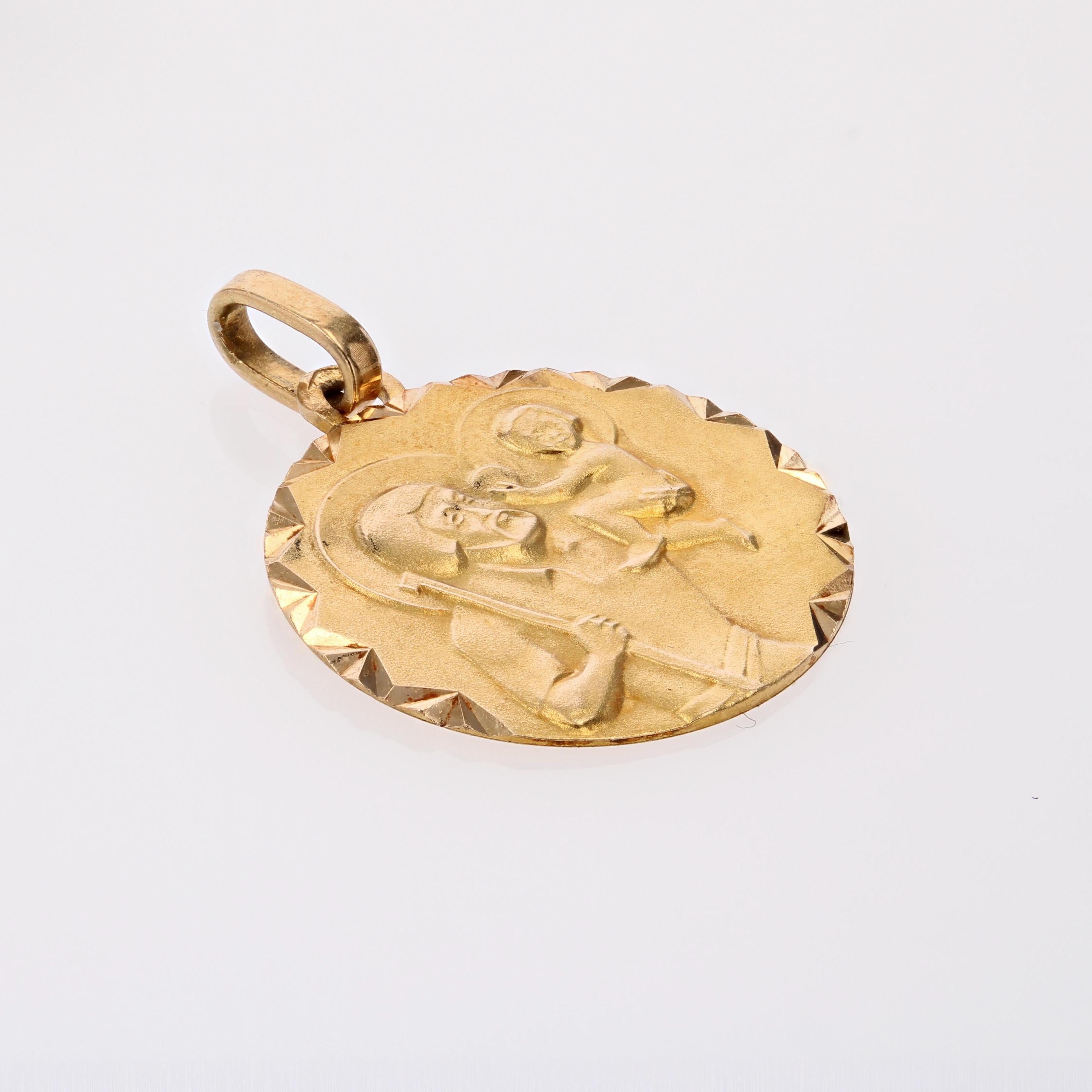 Rétro Pendentif médaille Saint-Cœur français des années 1960 en or jaune 18 carats en vente