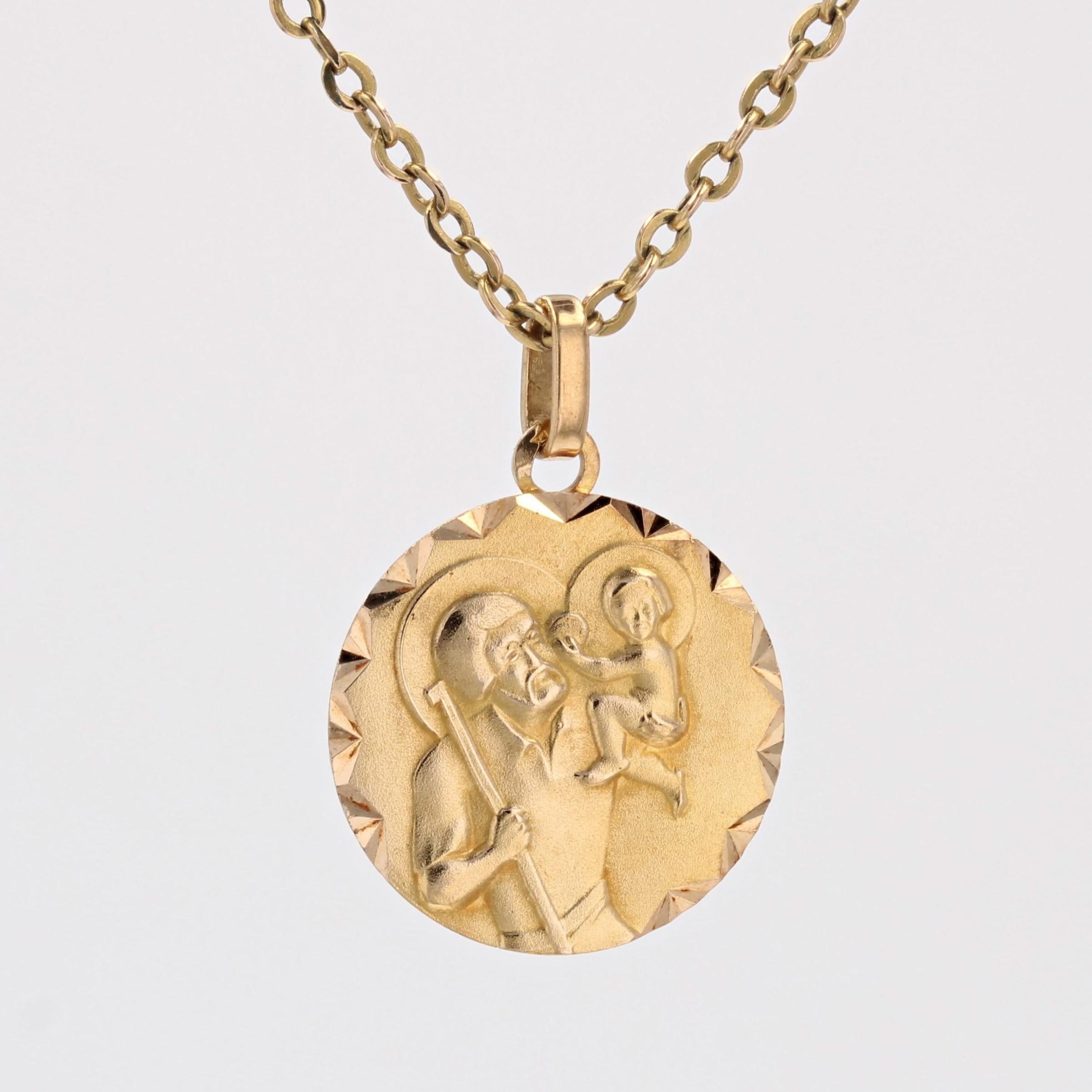 French 1960s 18 Karat Yellow Gold Saint Christopher Medal Pendant For Sale 3