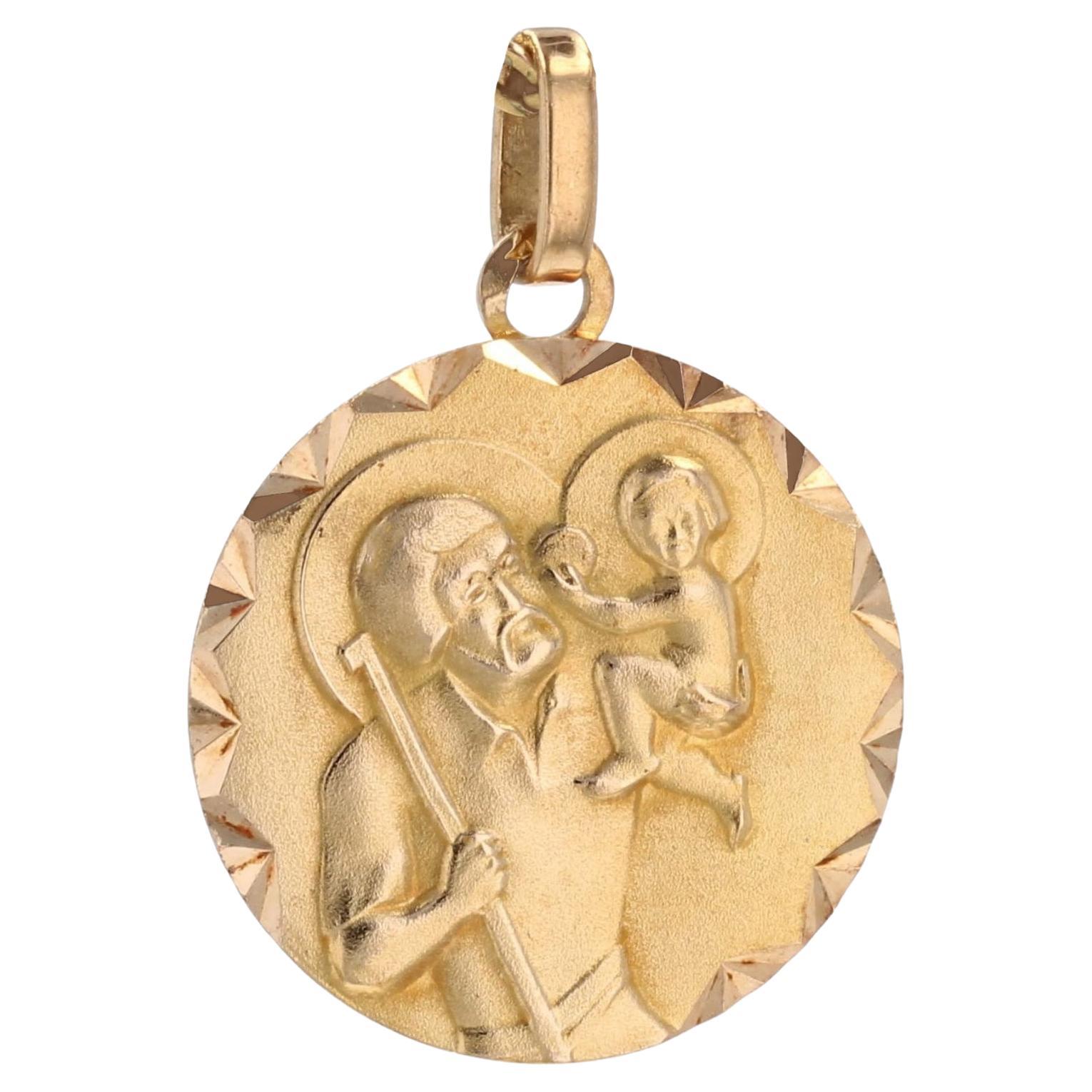 French 1960s 18 Karat Yellow Gold Saint Christopher Medal Pendant For Sale