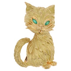 Vintage French 1960s 18 Karat Yellow Gold Sitting Cat Brooch