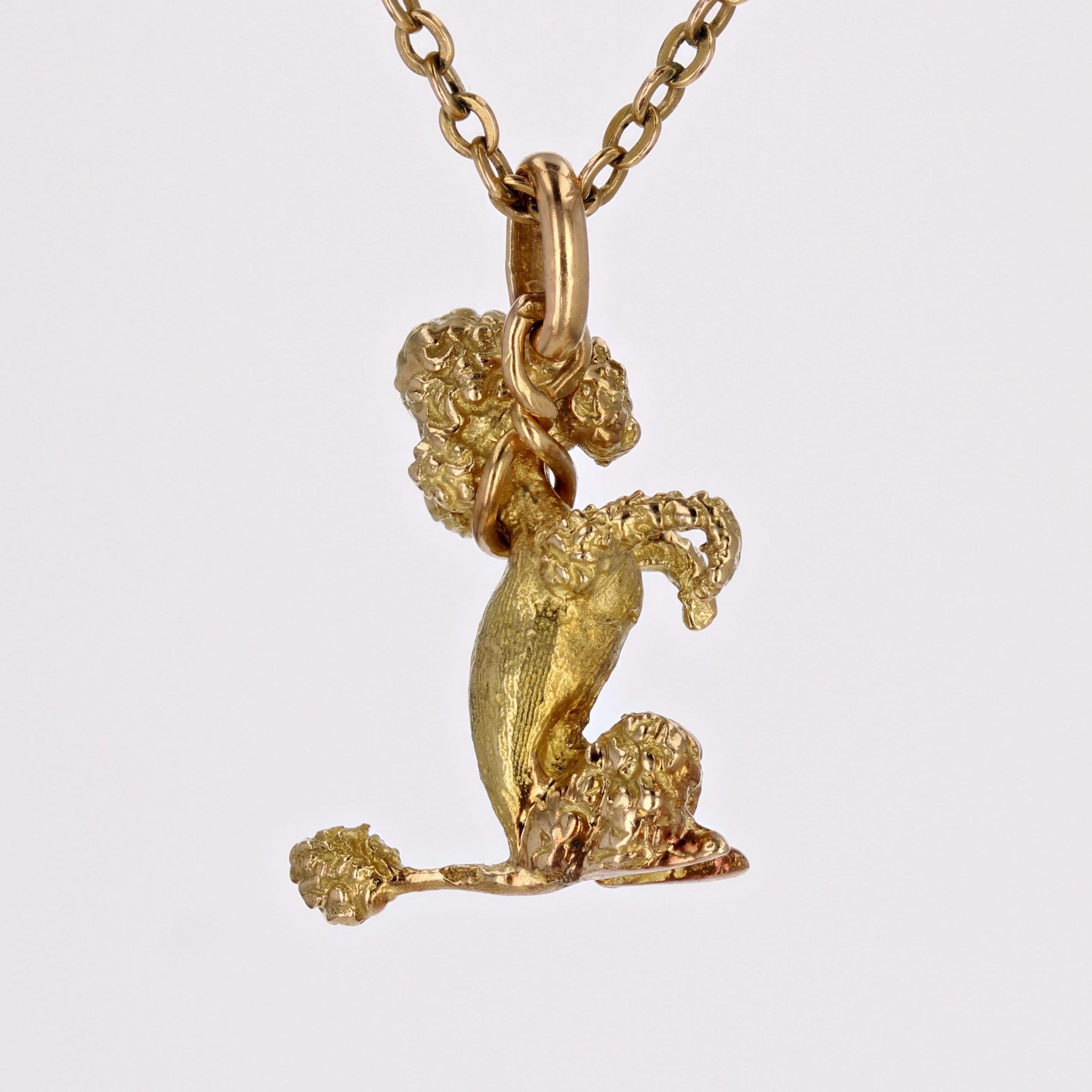 French 1960s 18 Karat Yellow Gold Sitting Poodle Charm Pendant For Sale 1