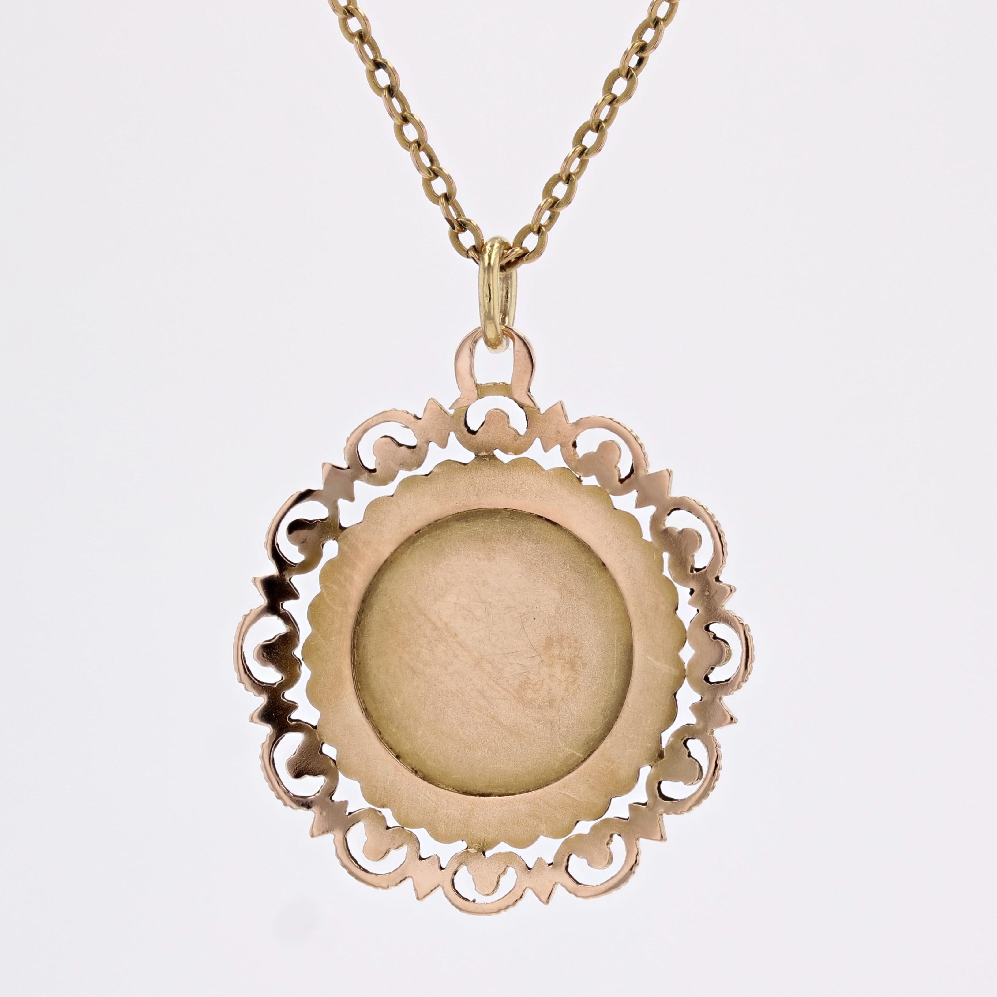 French 1960s 18 Karat Yellow Gold Zodiac Sign Virgo Medal Pendant For Sale 3
