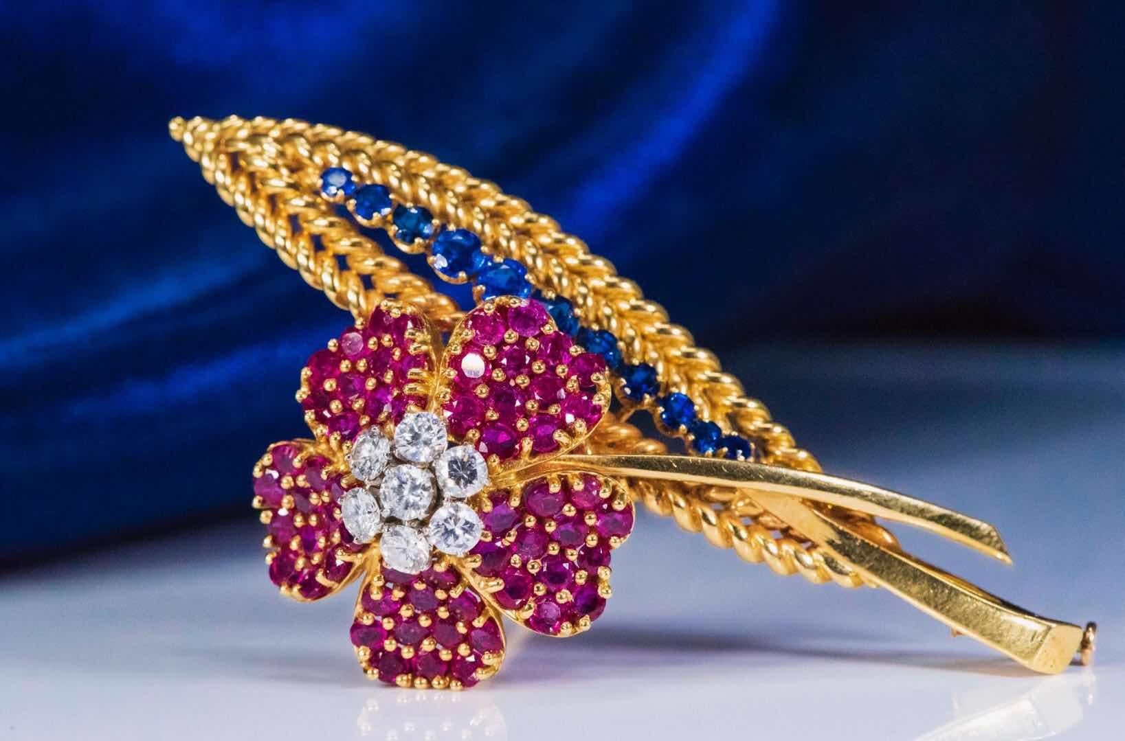 French 1960s 18kt 9 Cts Ruby Sapphire Diamond Wild Rose Brooch Pendant For Sale 8