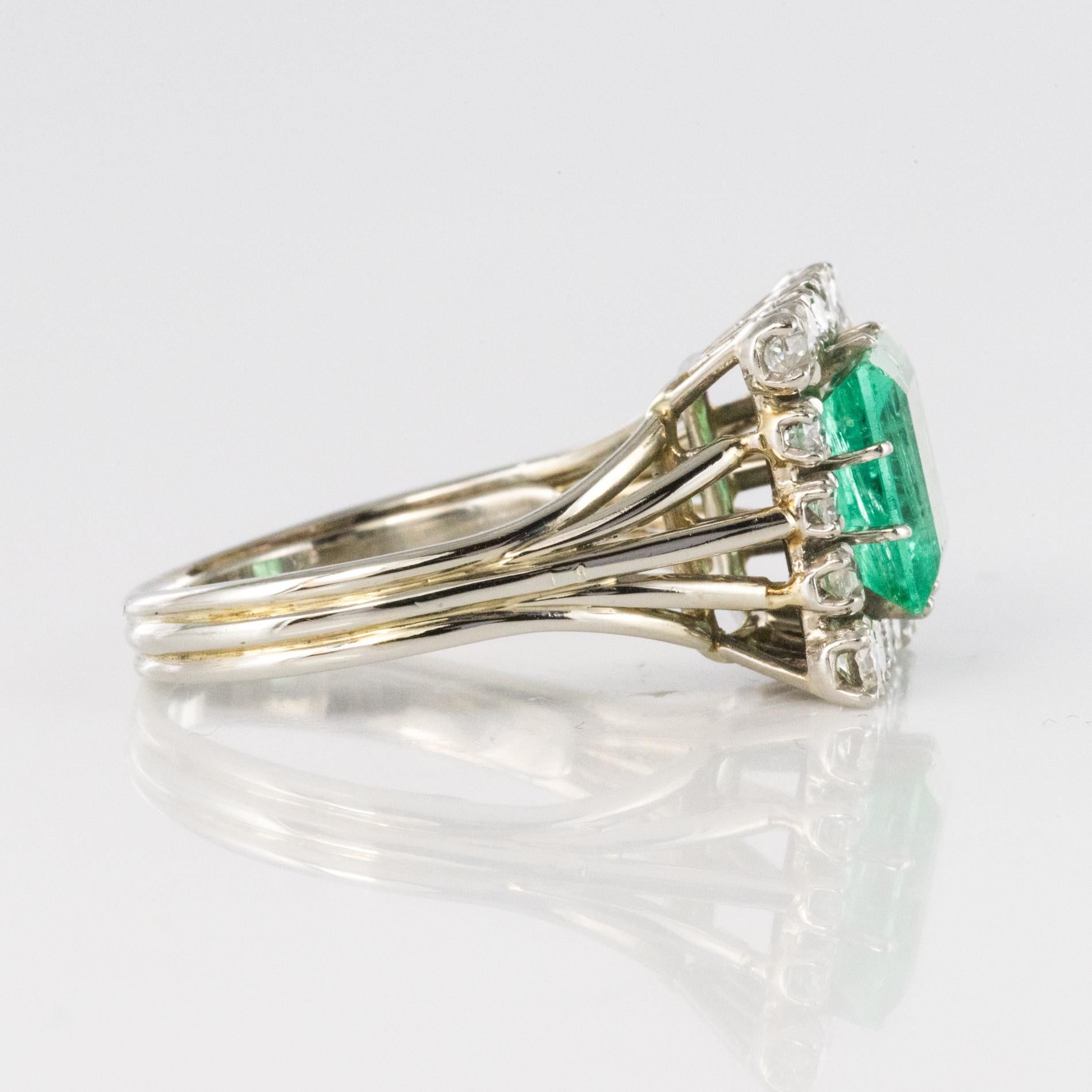 French 1960s 2 Carat Emerald Diamond 18 Karat White Gold Platinium Ring 7
