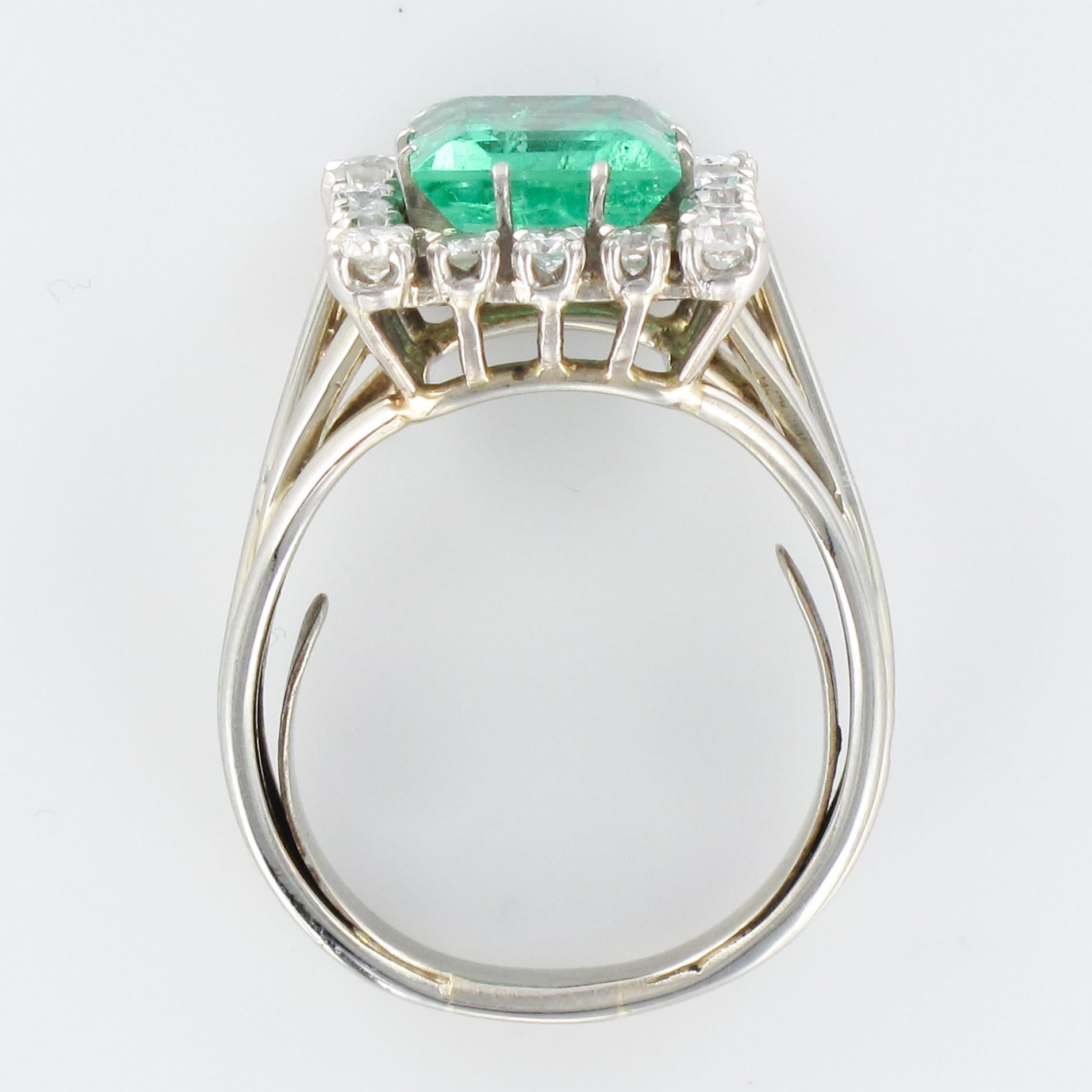 French 1960s 2 Carat Emerald Diamond 18 Karat White Gold Platinium Ring 10