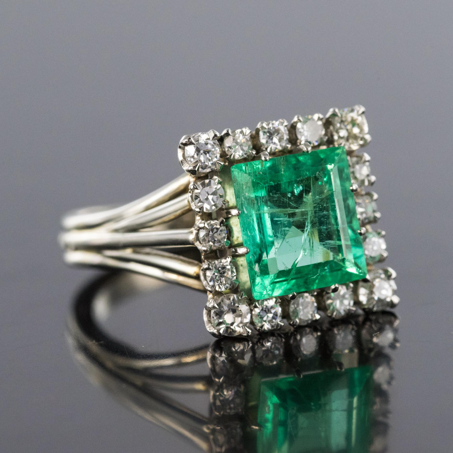 French 1960s 2 Carat Emerald Diamond 18 Karat White Gold Platinium Ring In Good Condition In Poitiers, FR