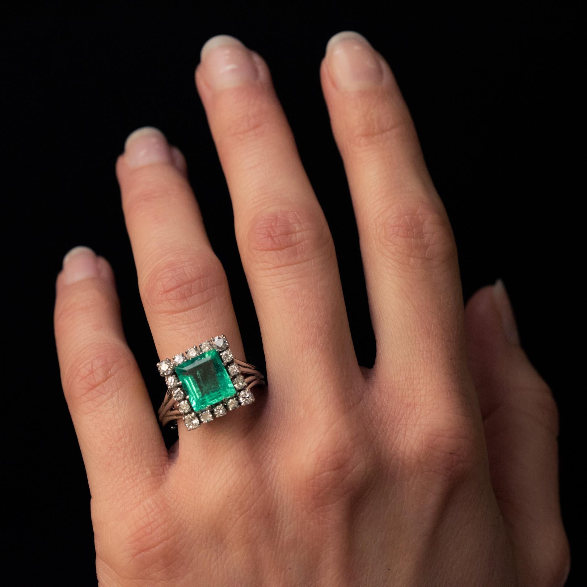 French 1960s 2 Carat Emerald Diamond 18 Karat White Gold Platinium Ring 2