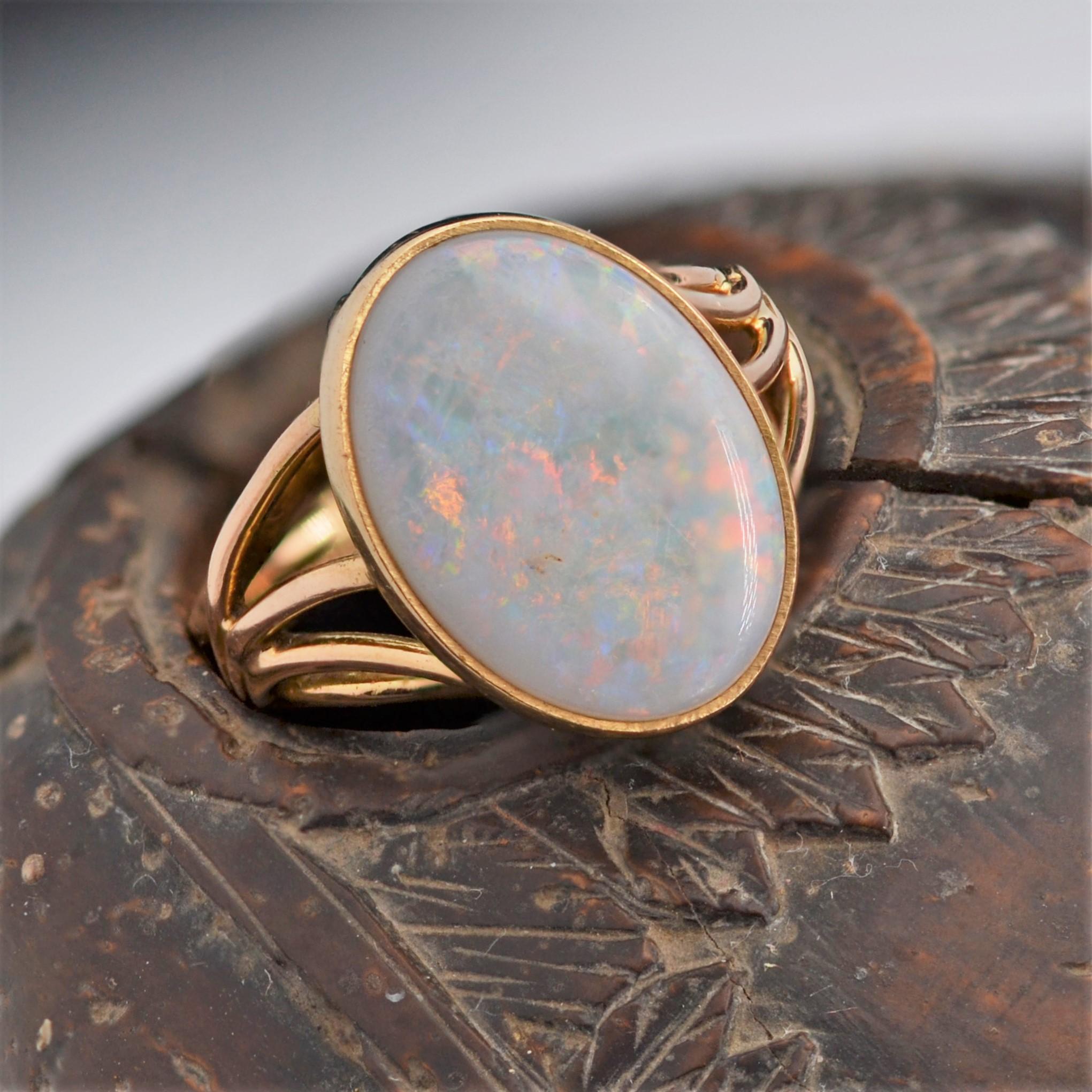 French 1960s 2 Carats Opal 18 Karat Yellow Gold Ring For Sale 6