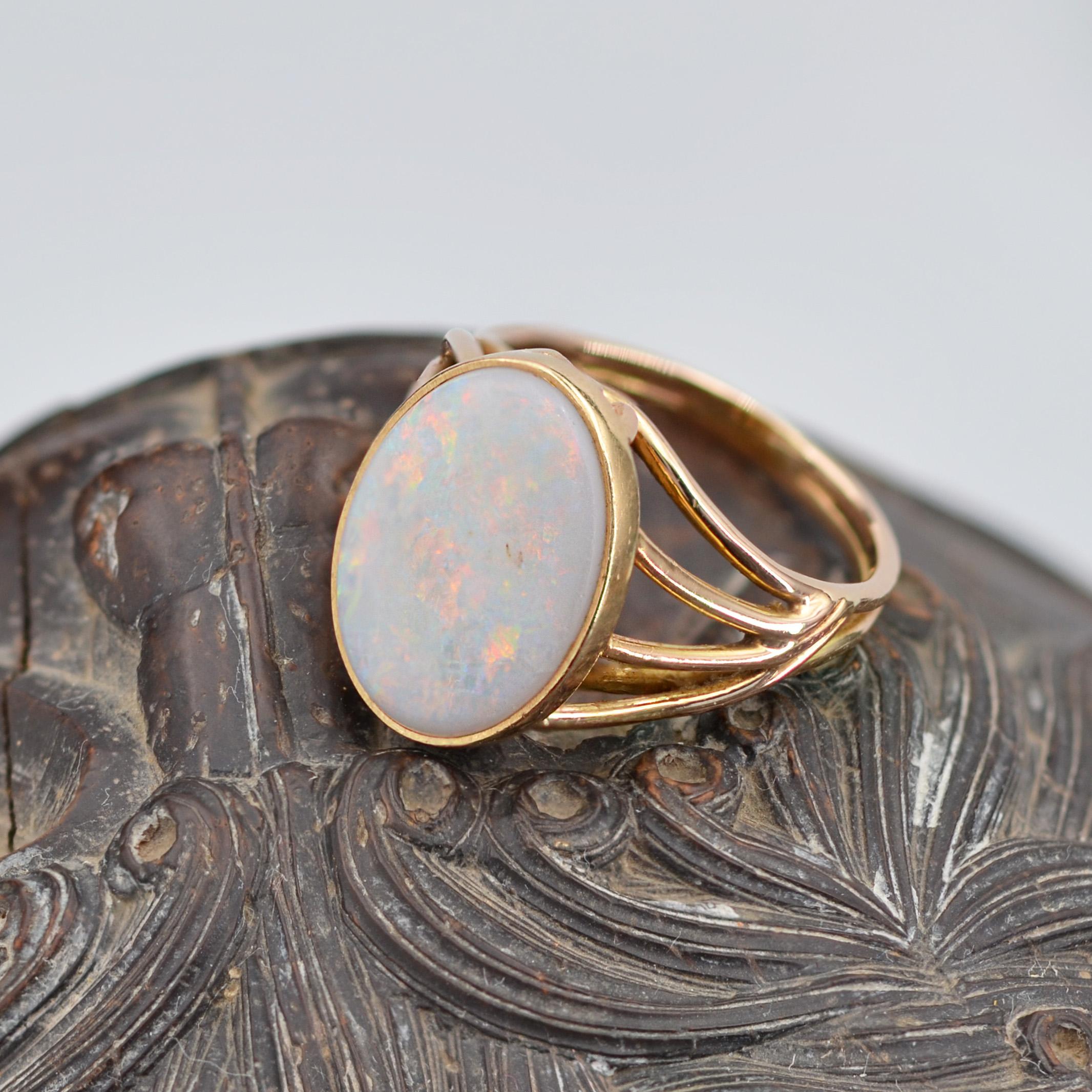 French 1960s 2 Carats Opal 18 Karat Yellow Gold Ring For Sale 2