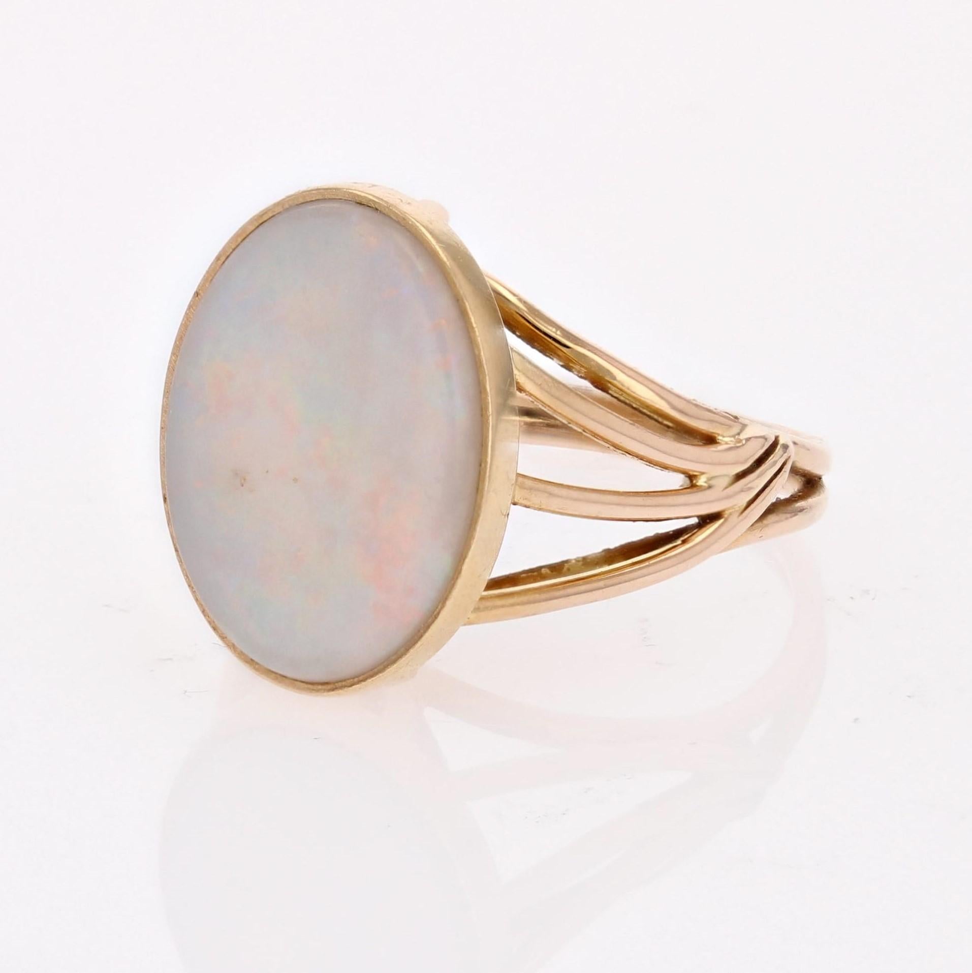 French 1960s 2 Carats Opal 18 Karat Yellow Gold Ring For Sale 3