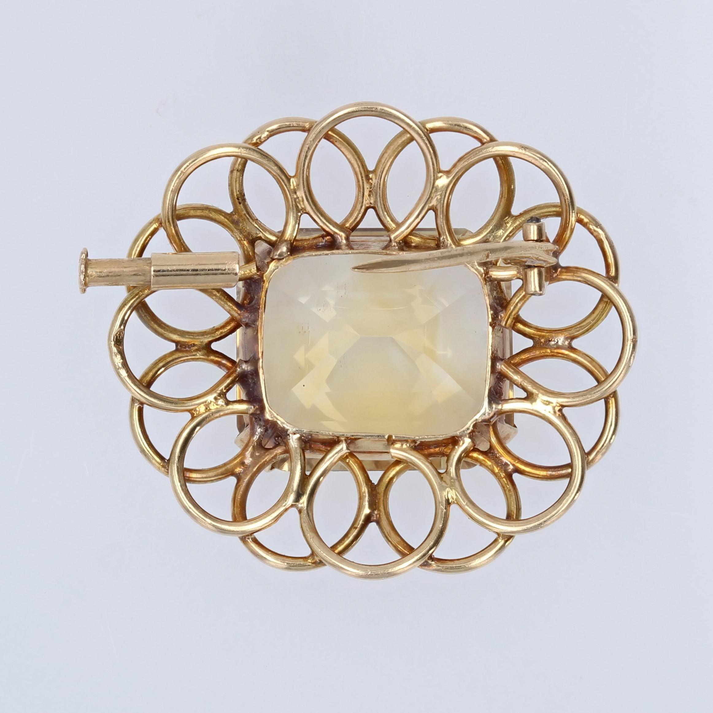 Emerald Cut French 1960s 20 Carats Citrine 18 Karat Yellow Gold Flower Brooch For Sale