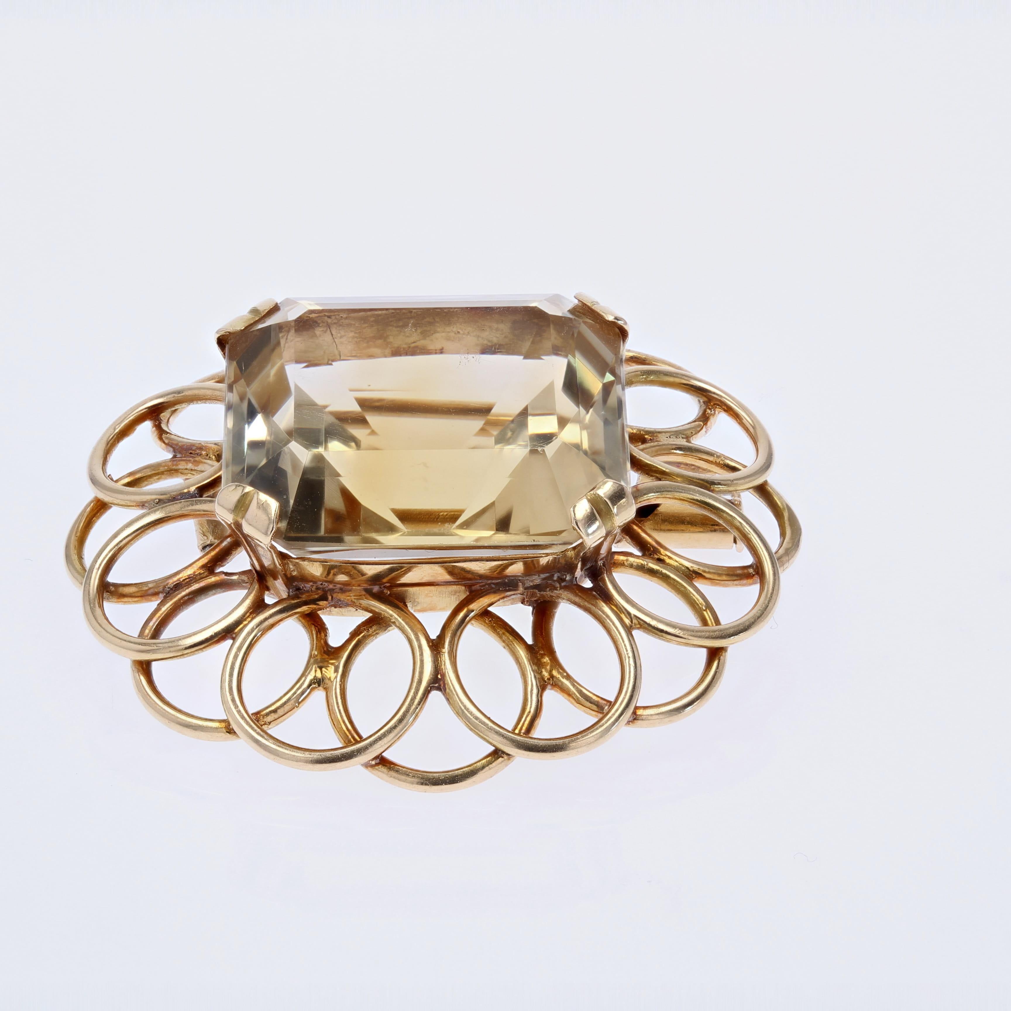 French 1960s 20 Carats Citrine 18 Karat Yellow Gold Flower Brooch In Good Condition For Sale In Poitiers, FR