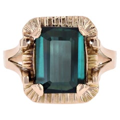 French 1960s 2.60 Carat Tourmaline Indigolite 18 Karat Rose Gold Retro Ring