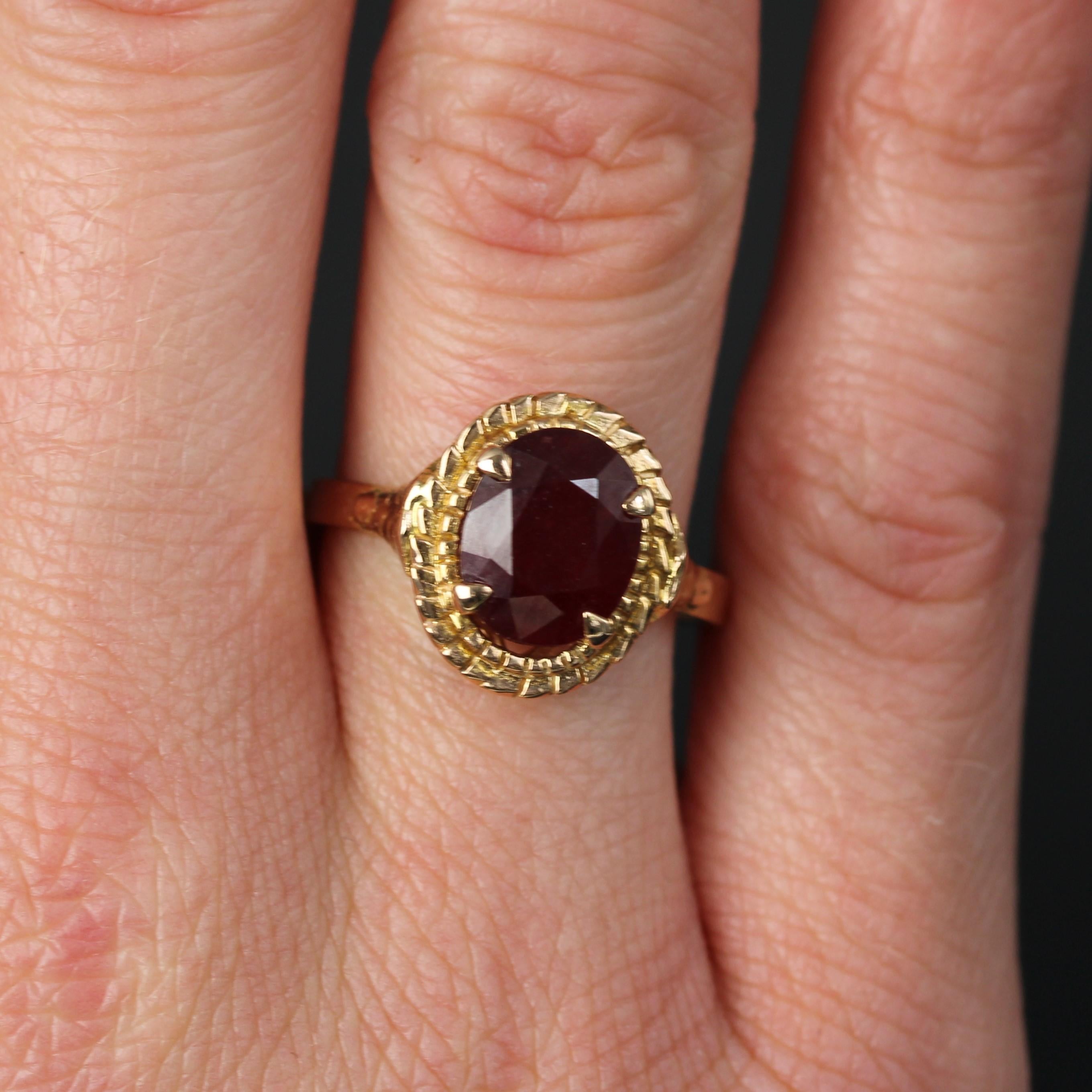 French 1960s 3.10 Carats Ruby 18 Karat Rose Gold Ring In Good Condition For Sale In Poitiers, FR