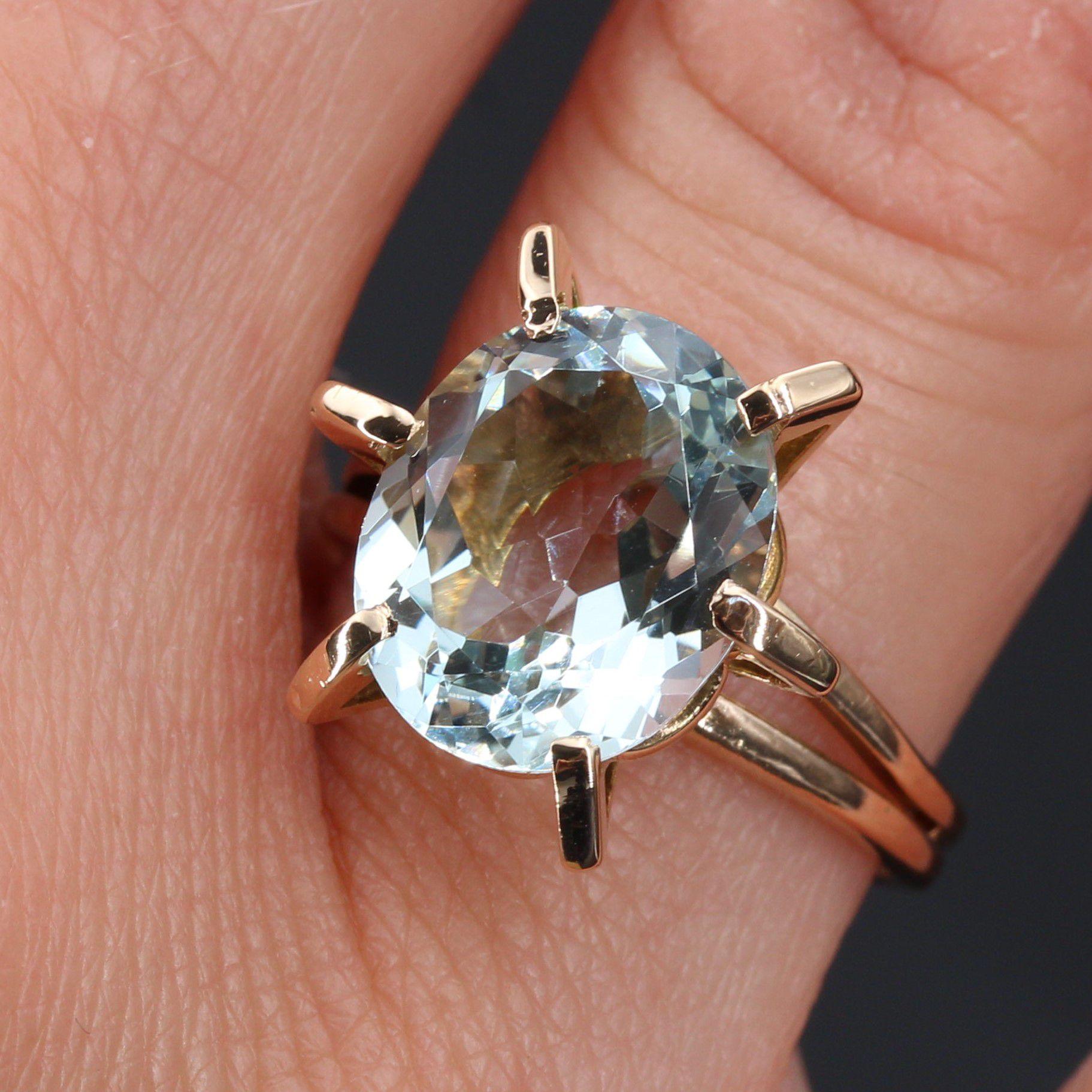 Französischer 1960er Jahre 4,10 Karat Aquamarin 18 Karat Gelbgold Ring im Zustand „Hervorragend“ in Poitiers, FR