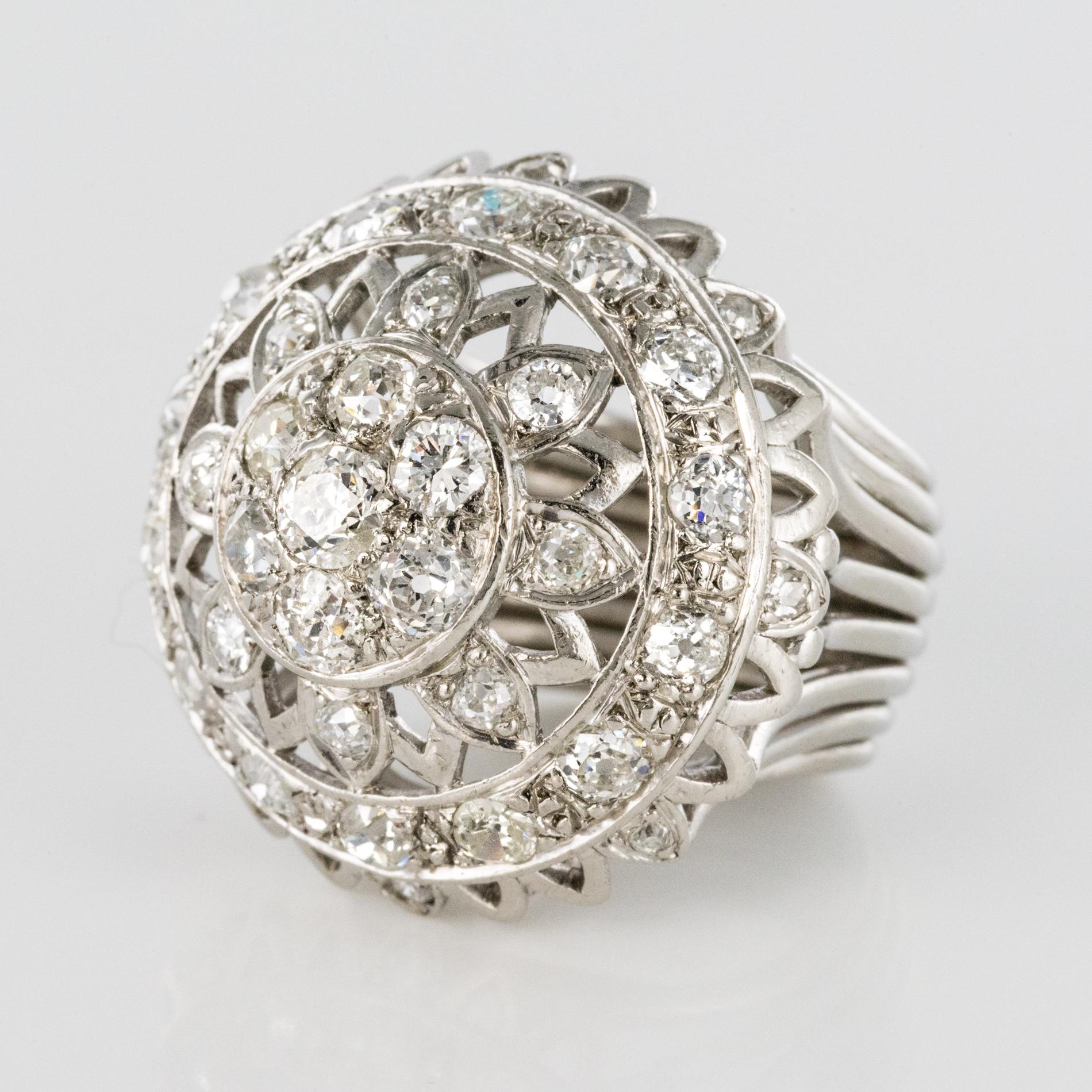 French 1960s 4.20 Carat Diamonds 18 Karat White Gold Cocktail Ring For Sale 2